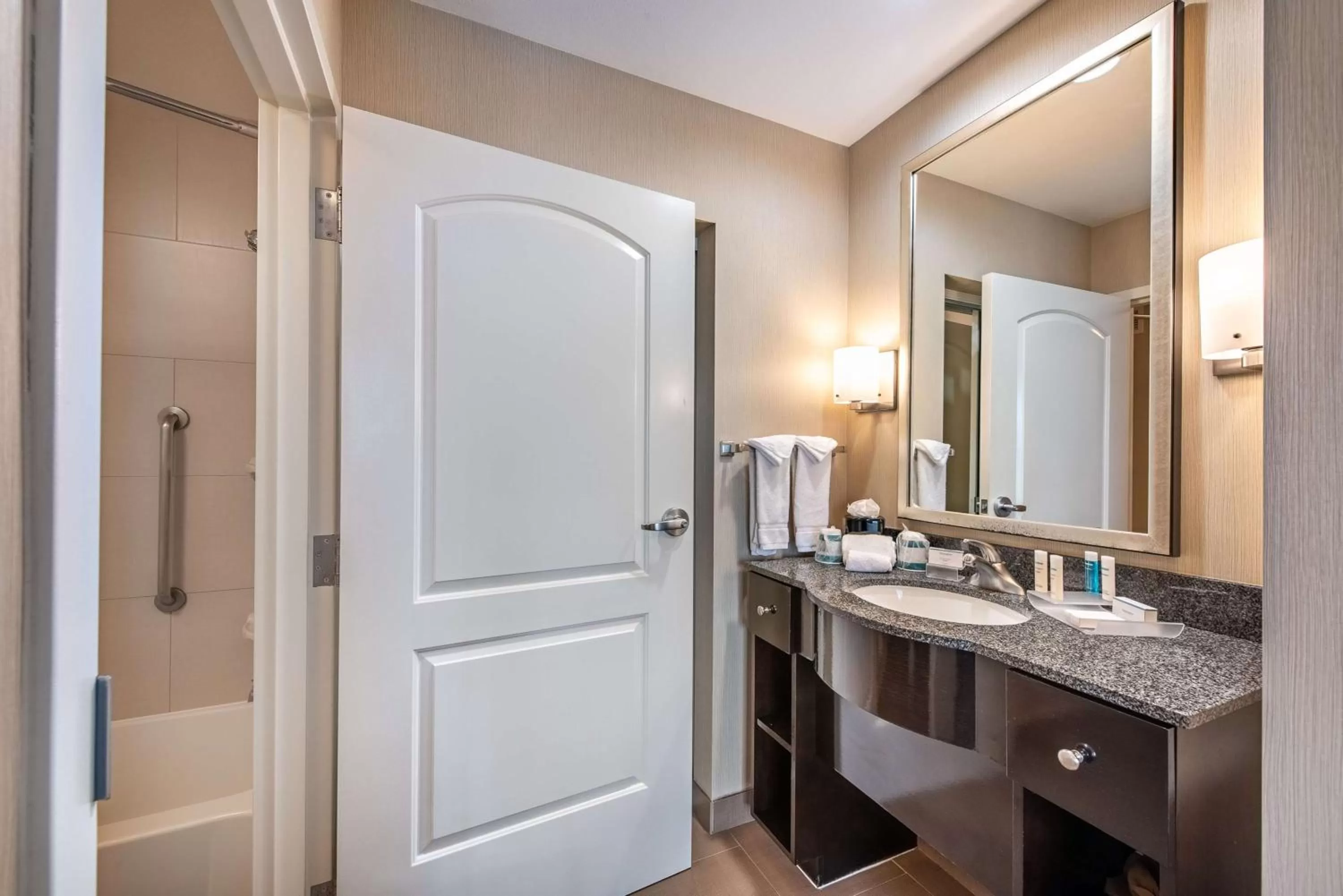 Bathroom in Homewood Suites by Hilton Oxnard/Camarillo