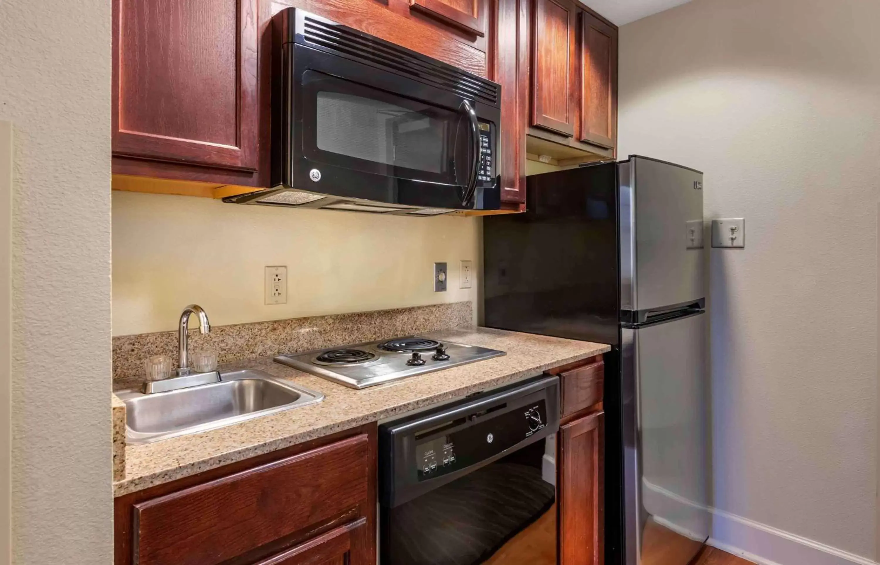 Bedroom, Kitchen/Kitchenette in Extended Stay America Premier Suites - Lakeland - I-4