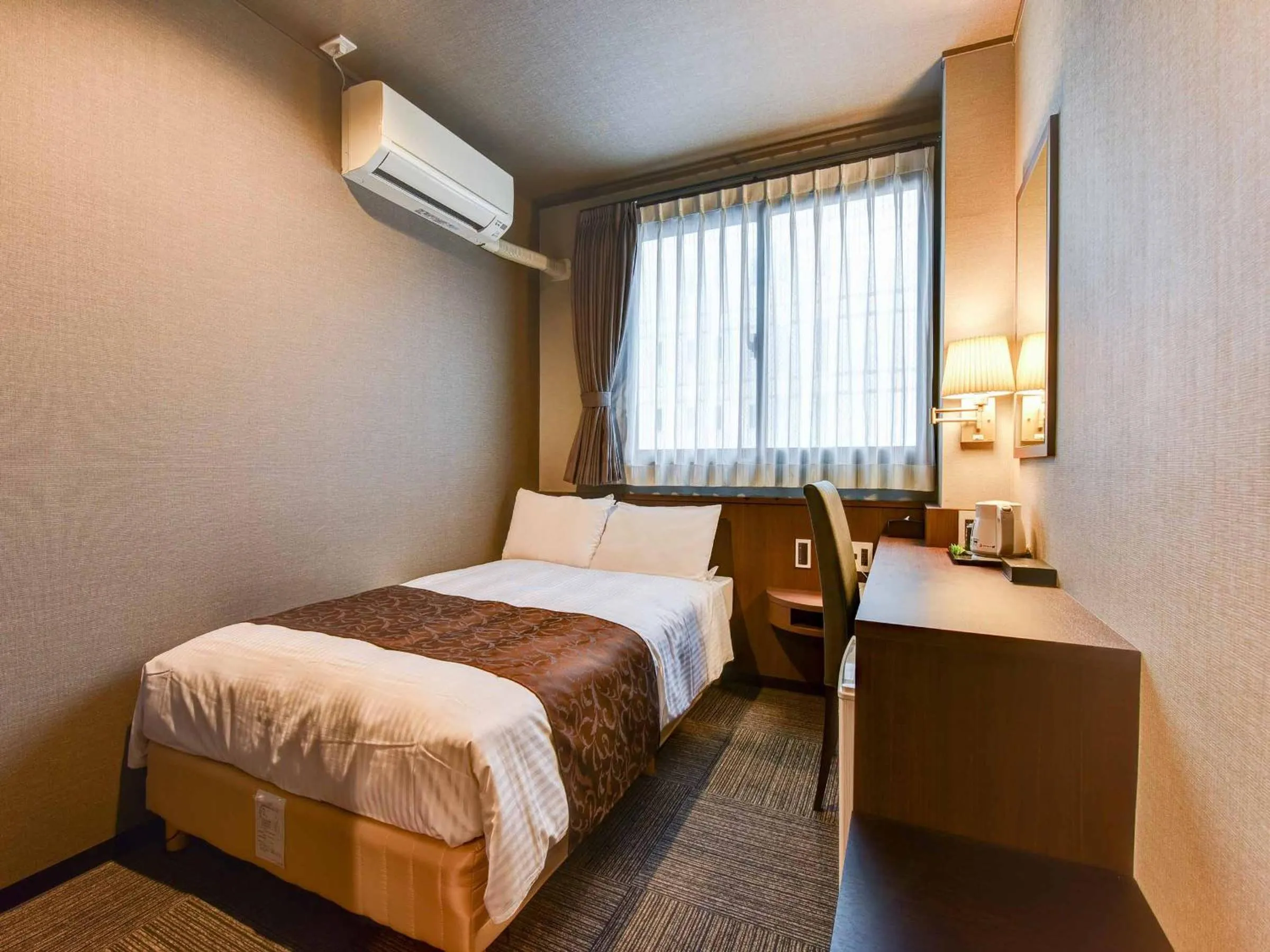 Photo of the whole room, Bed in Hotel Crane Tachibana
