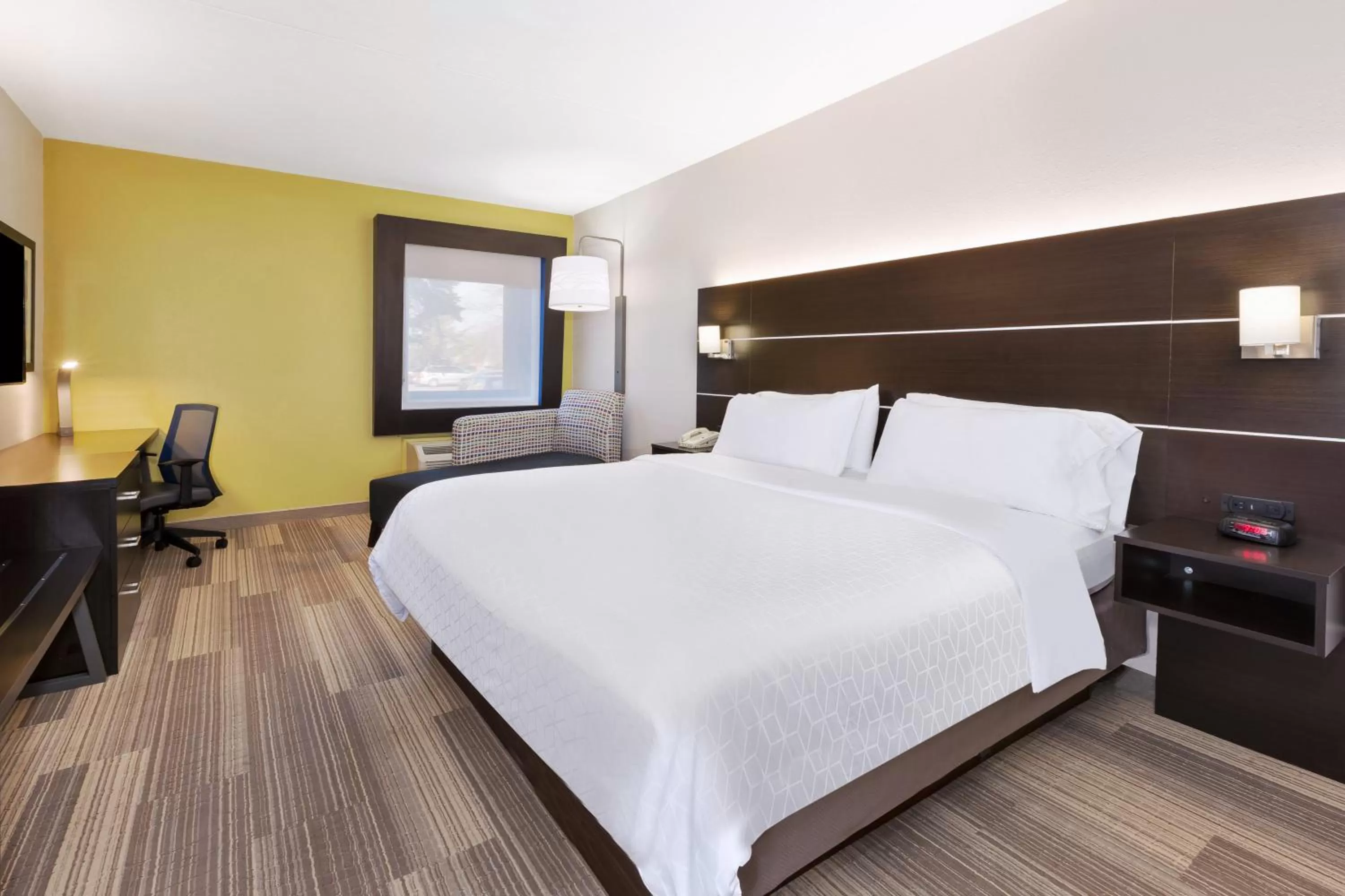 Photo of the whole room, Bed in Holiday Inn Express Detroit-Warren/General Motors Technology Center by IHG