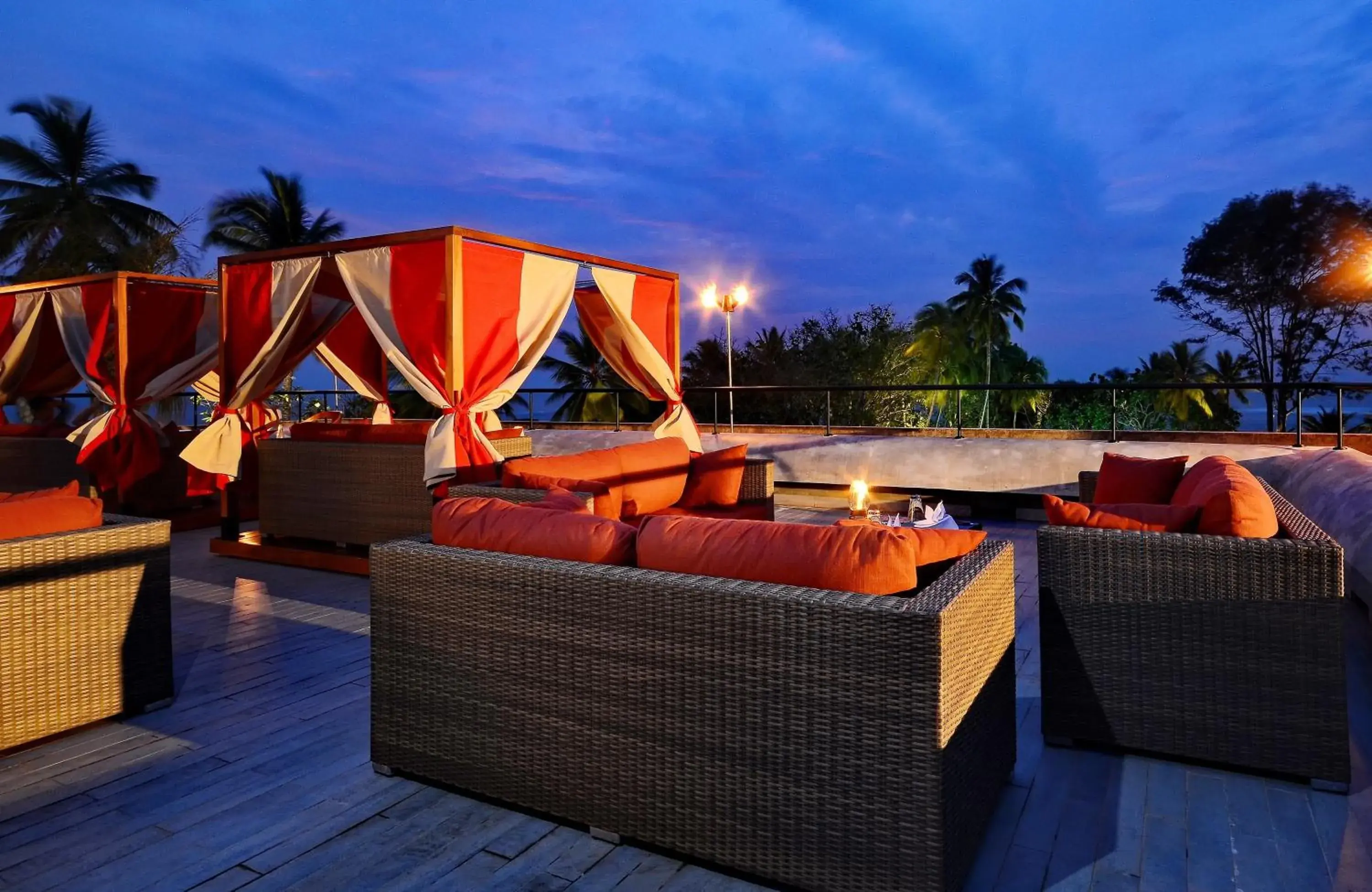 Lounge or bar in Cinnamon Bey Beruwala Lounge or bar in Cinnamon Bey Beruwala