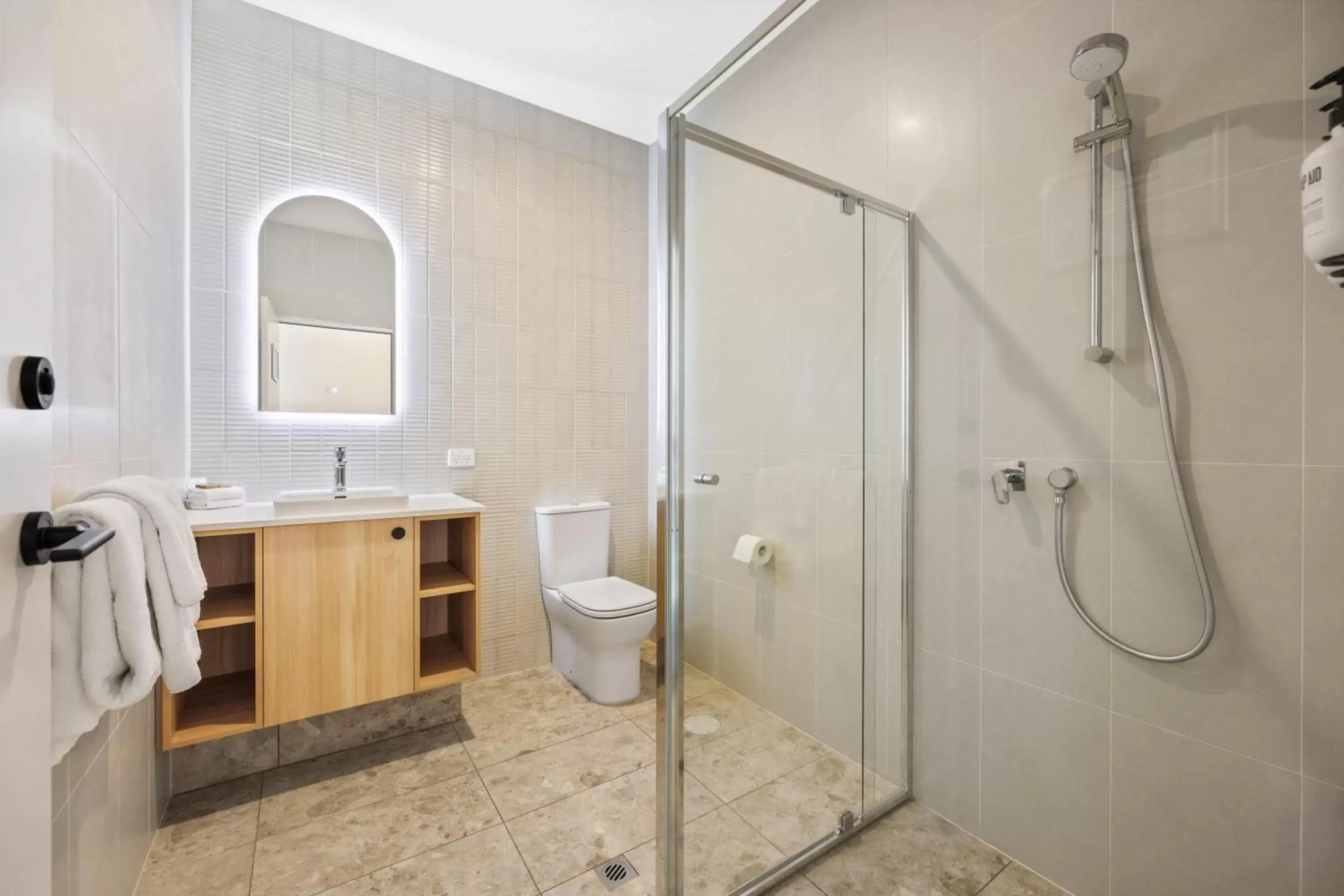 Bathroom in Comfort Inn Regal Park, North Adelaide