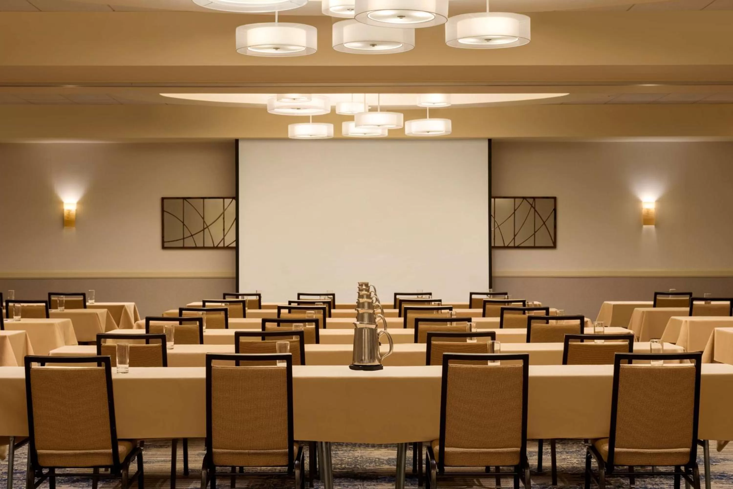 Lobby or reception in Embassy Suites by Hilton Boston Waltham