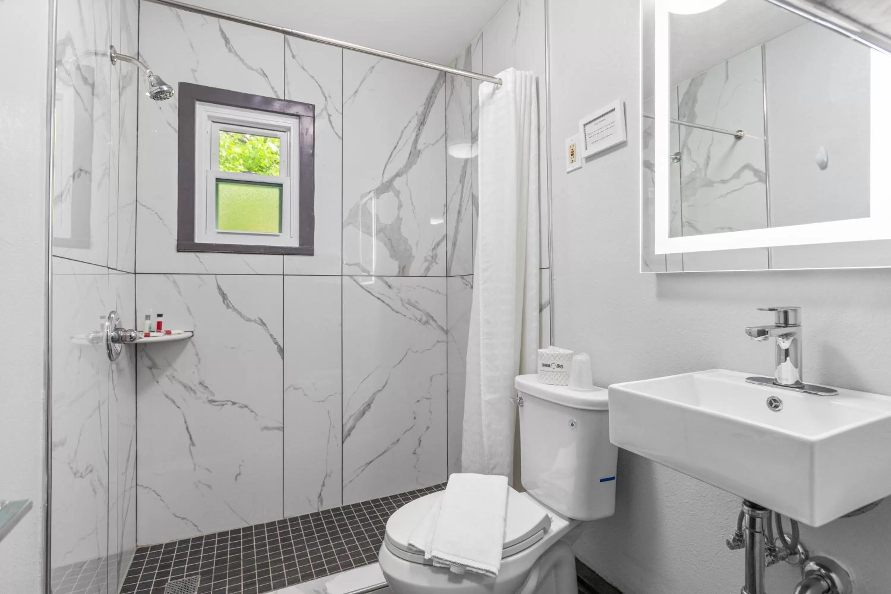 Bathroom in Glass House Inn Erie Near I-90 & I-79