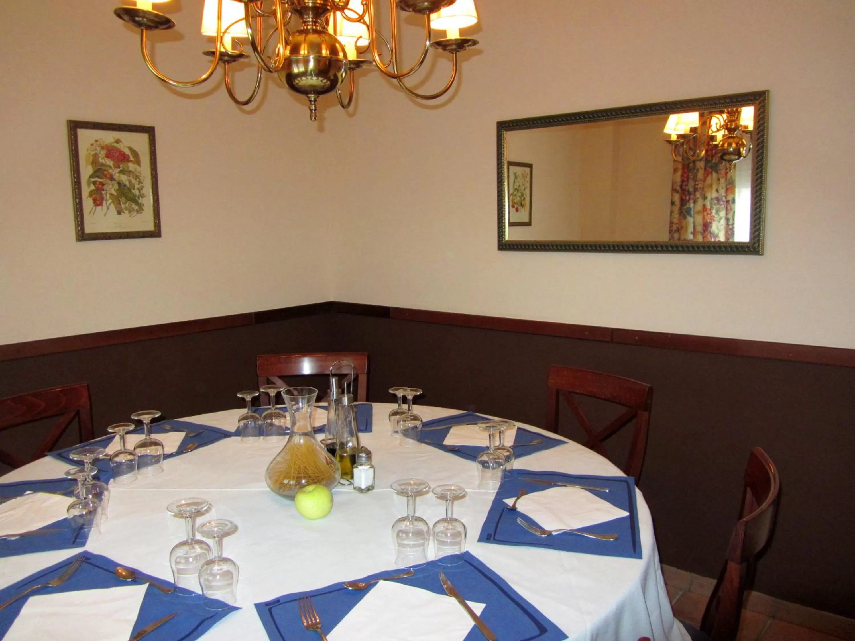 Restaurant/places to eat in Hotel Villa de Utrillas