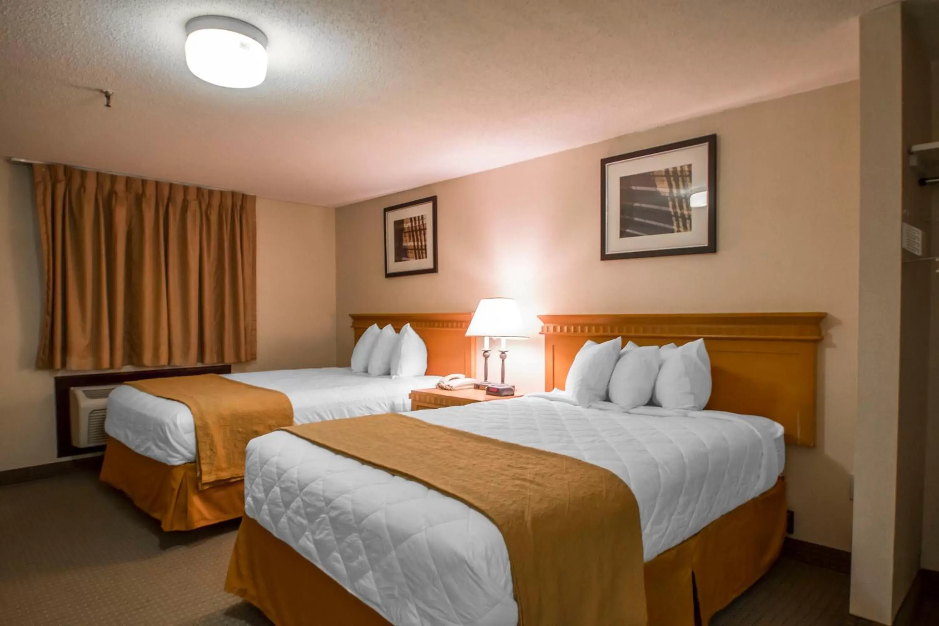 Double Room with Two Double Beds - Smoking in Americas Best Value Inn Torrington, CT