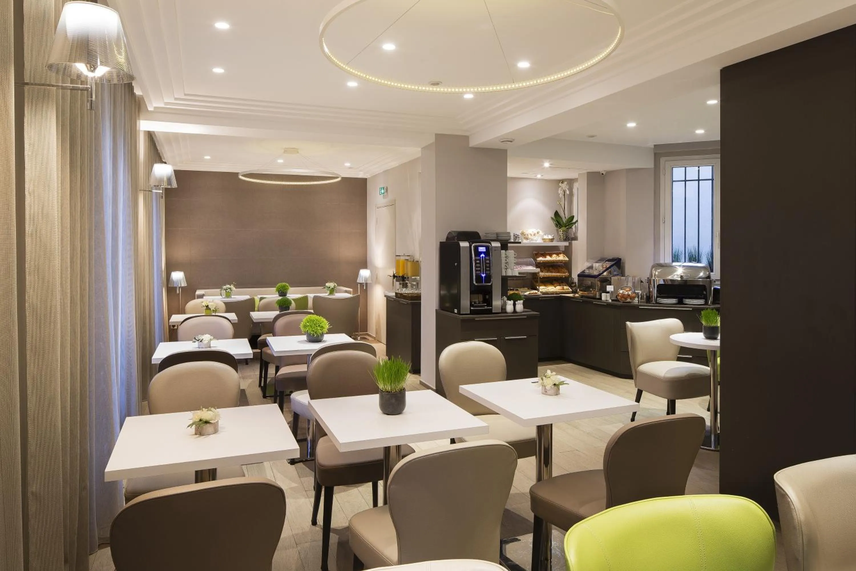 Breakfast in Acropole