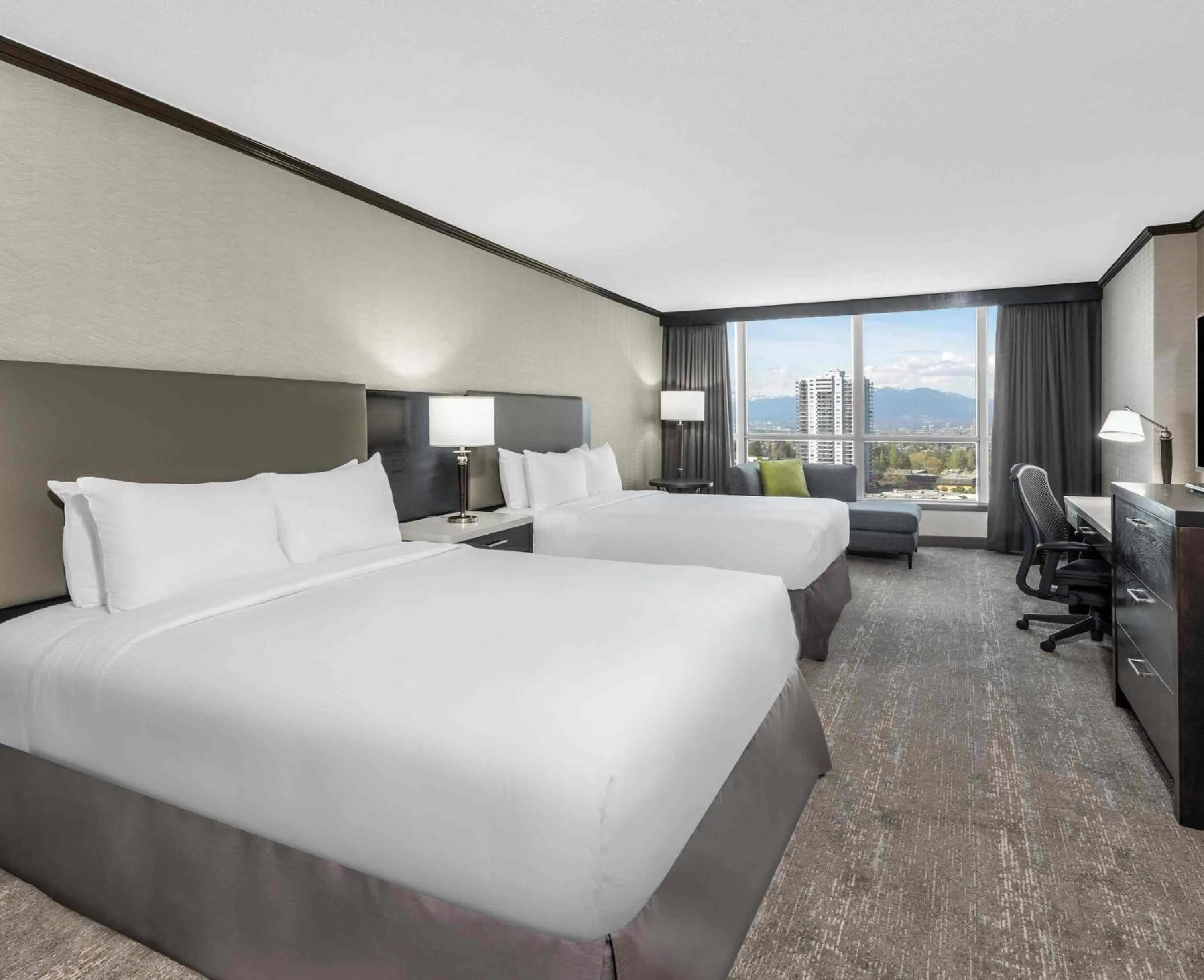 Bedroom, Bed in Hilton Vancouver Metrotown