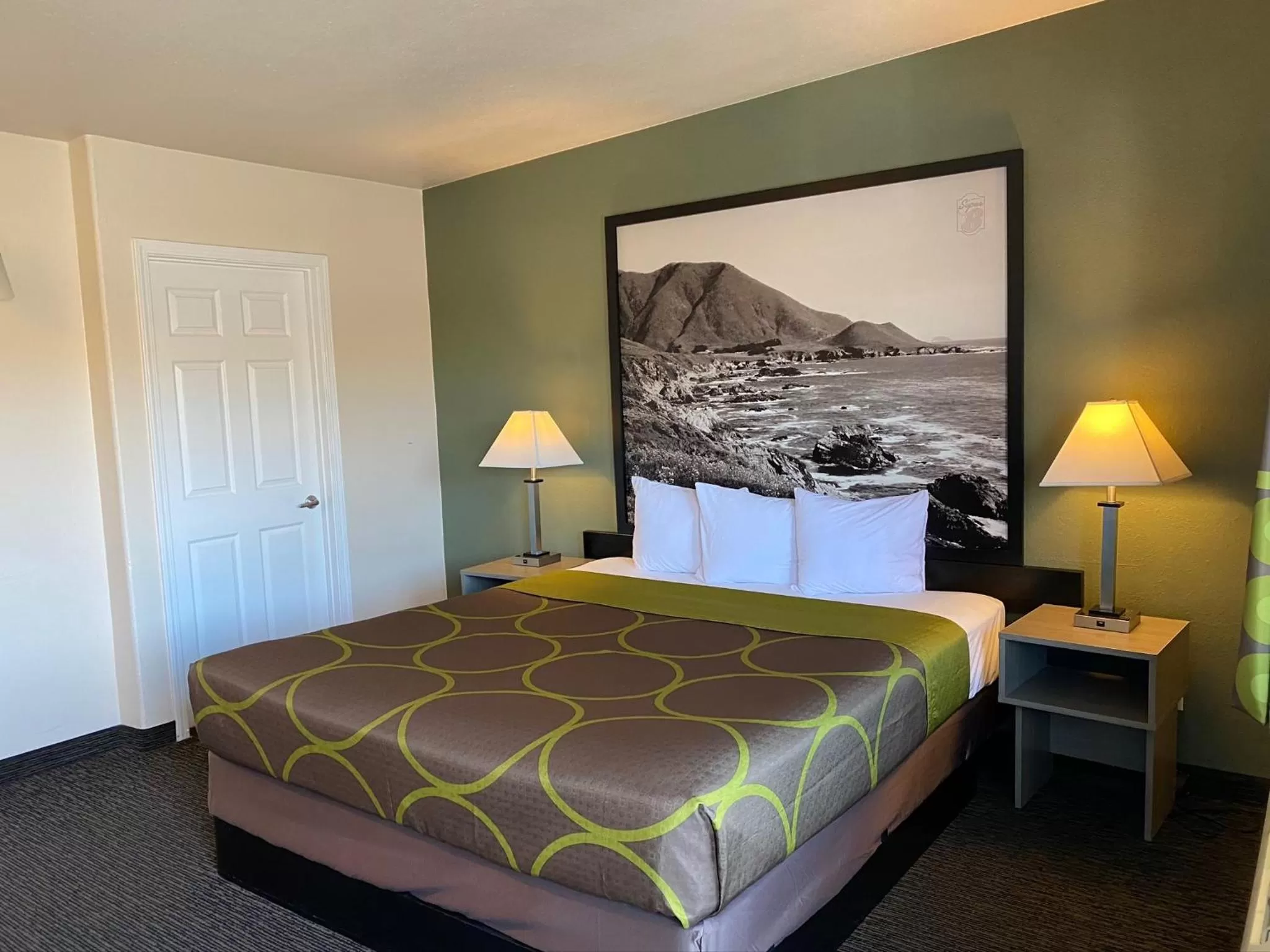 Photo of the whole room, Bed in Super 8 by Wyndham Monterey
