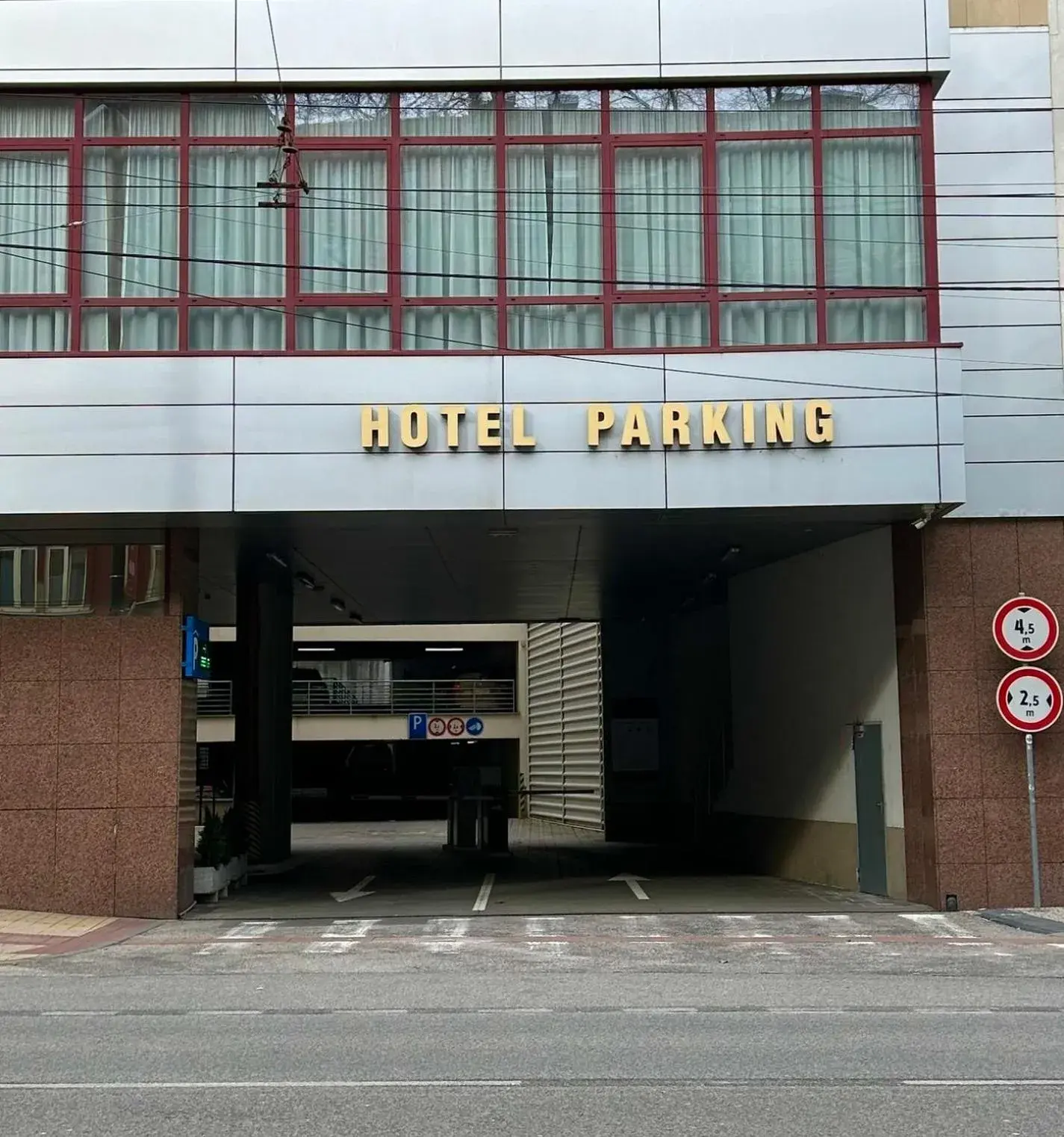 Parking in Hotel Tatra