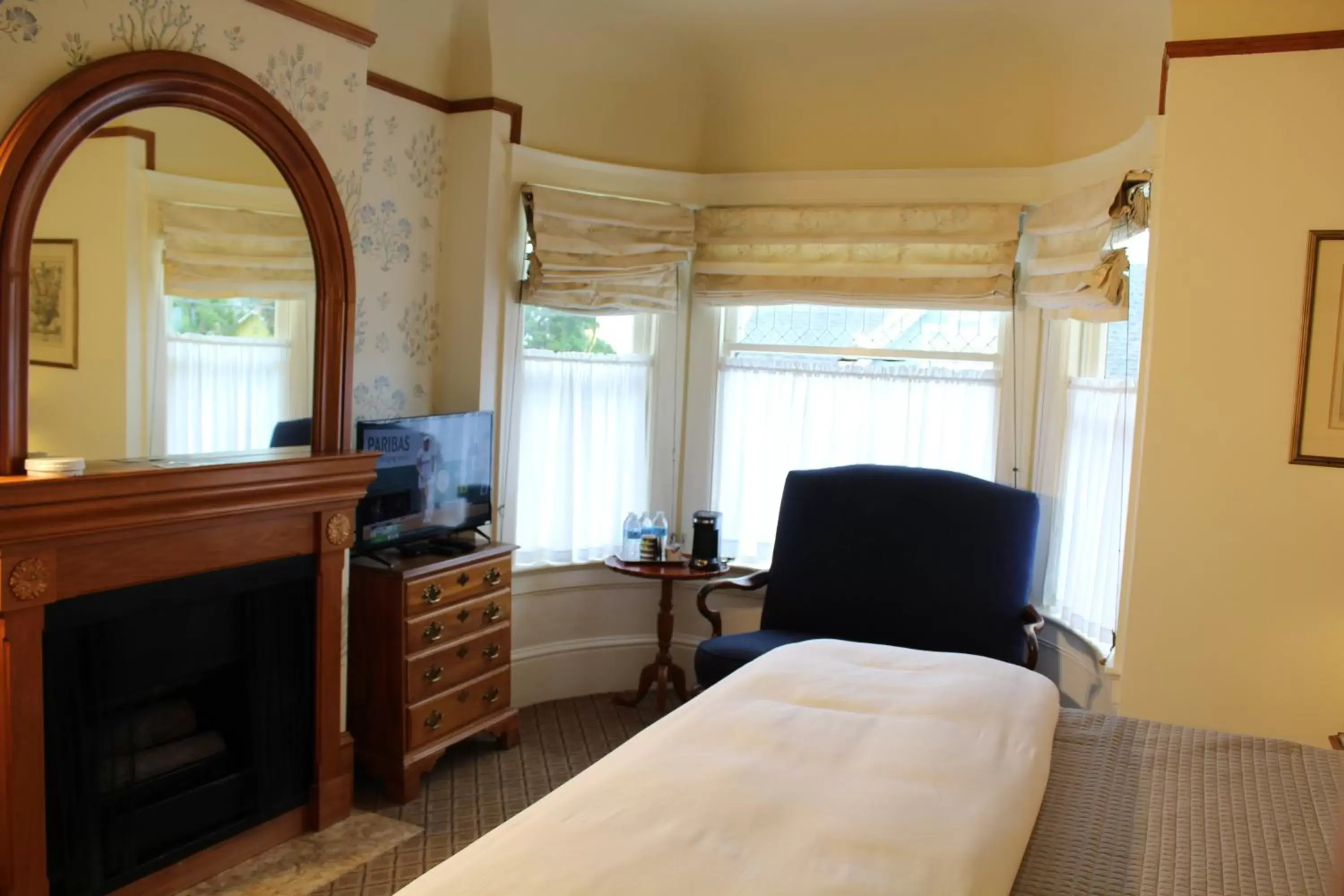 Bed in Pacific Grove Inn