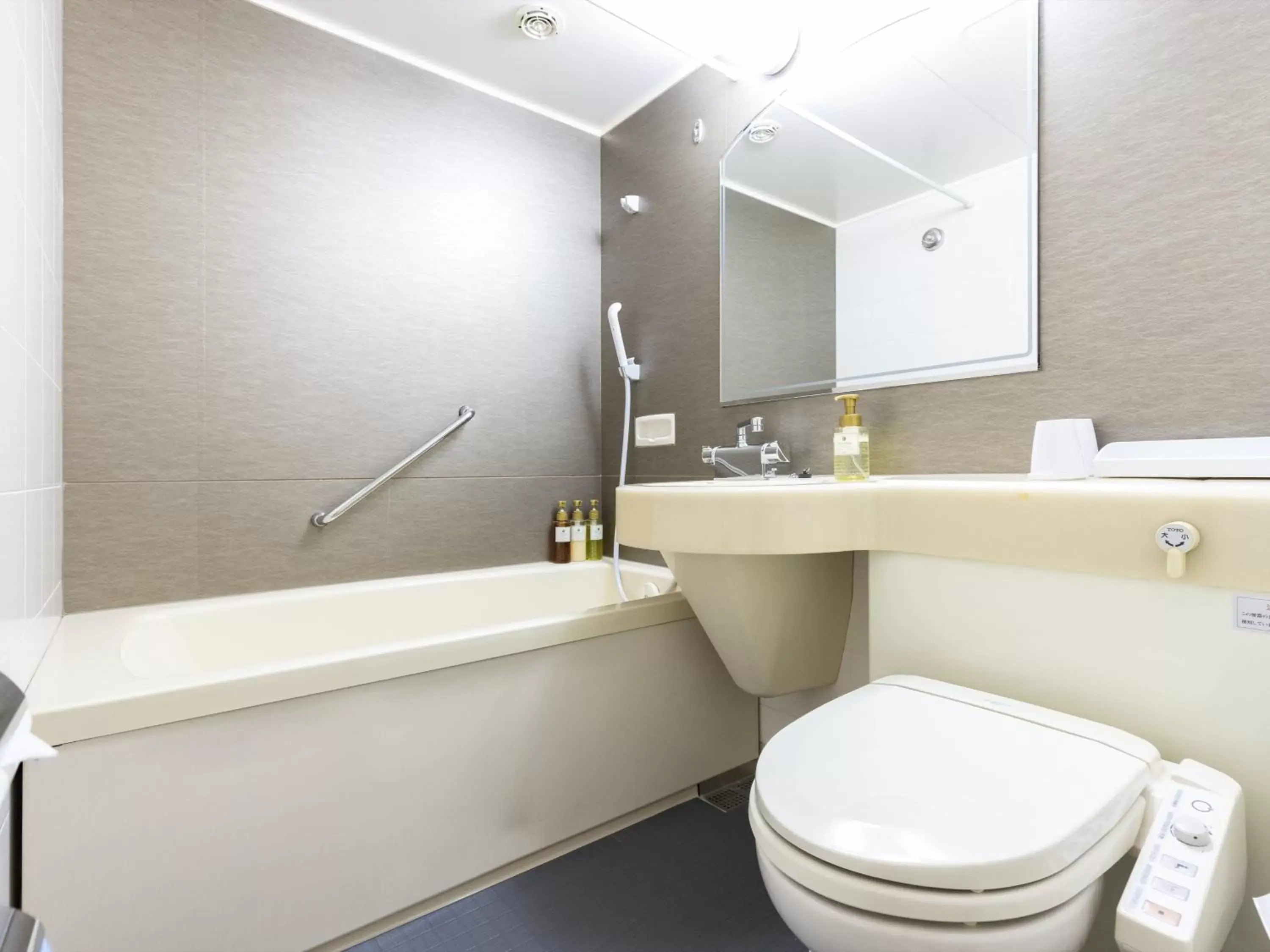 Shower, Bathroom in Ark Hotel Royal Fukuoka Tenjin -ROUTE INN HOTELS-