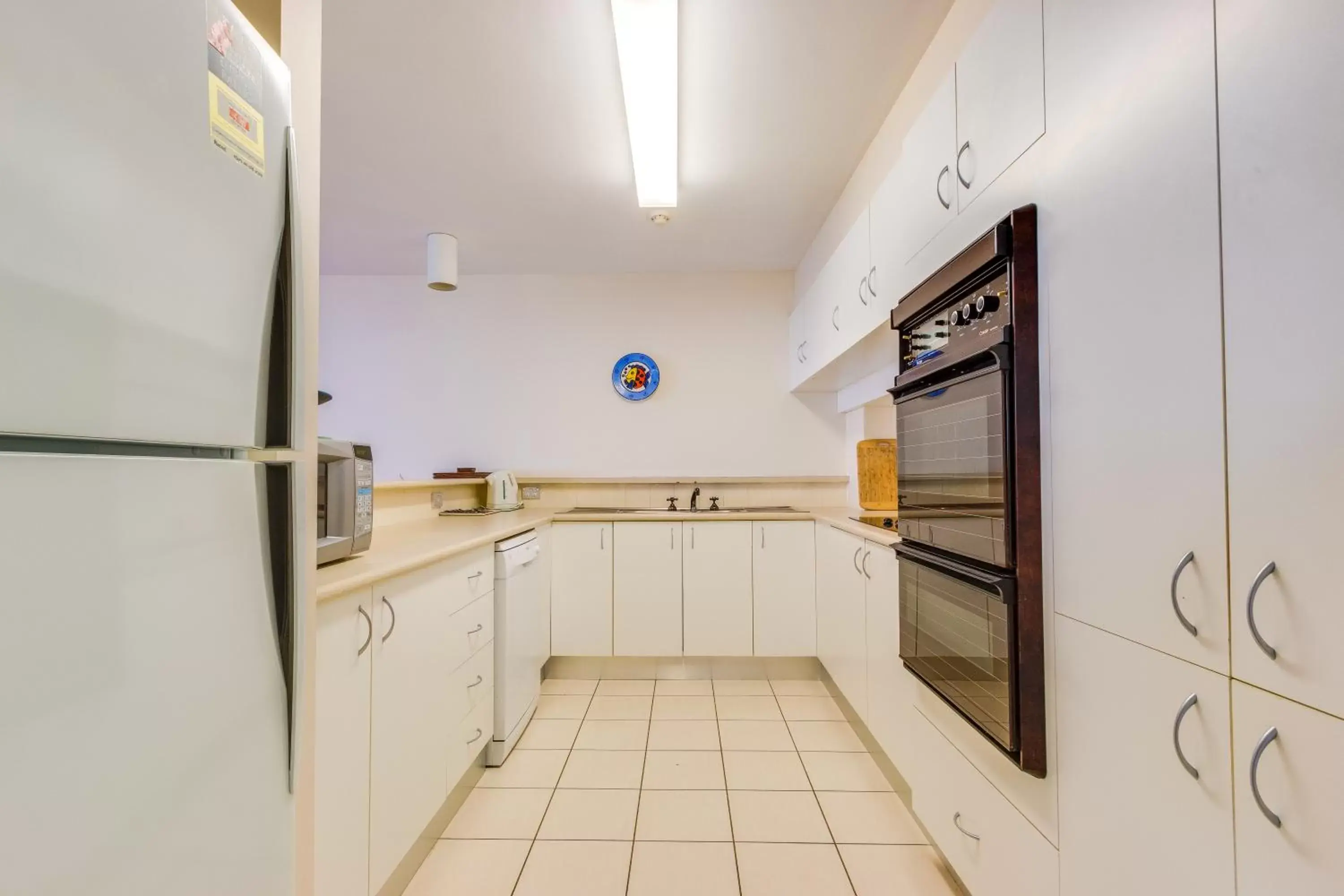 Kitchen or kitchenette, Kitchen/Kitchenette in Pacific Towers Beach Resort