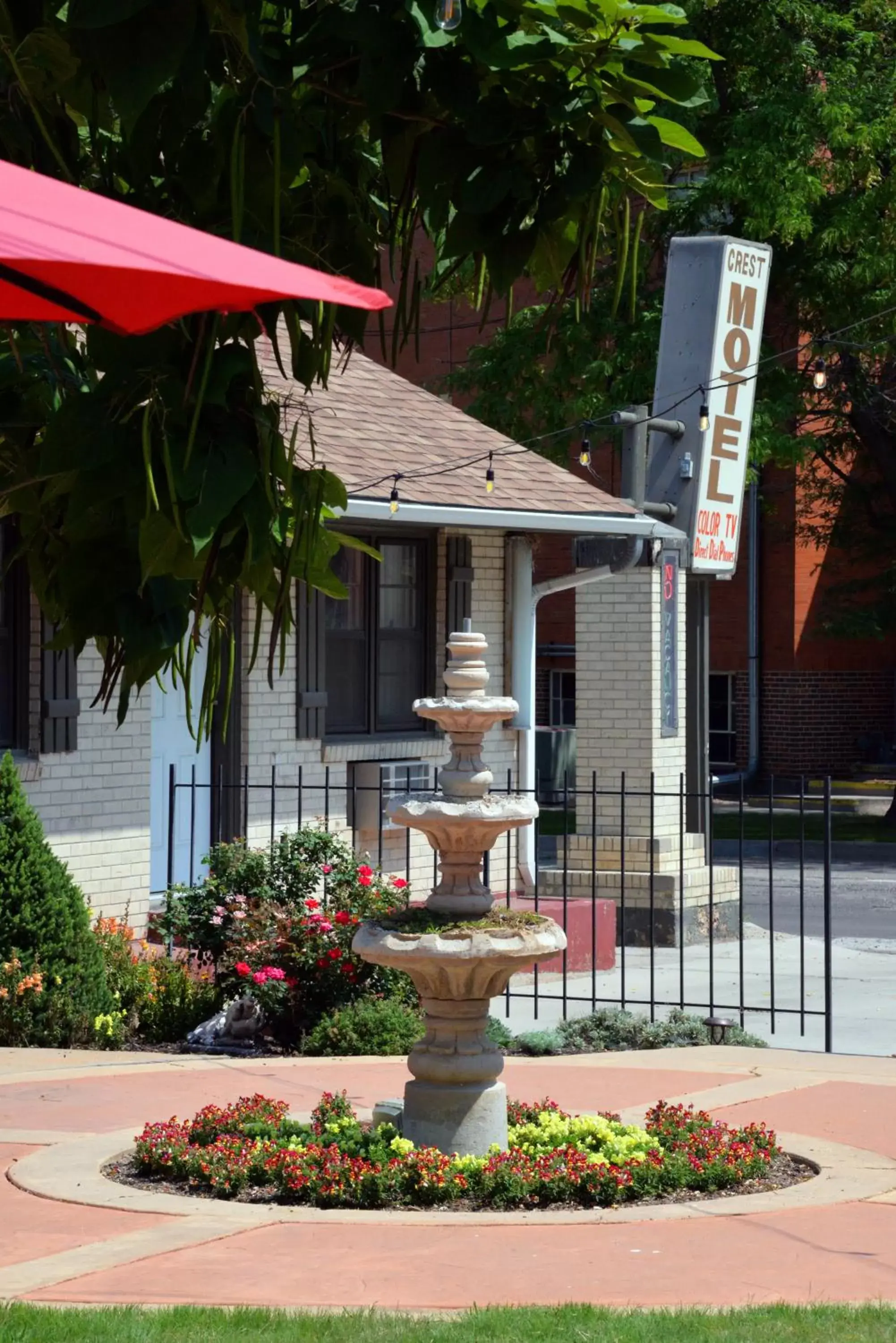 Garden in The Crest Motel