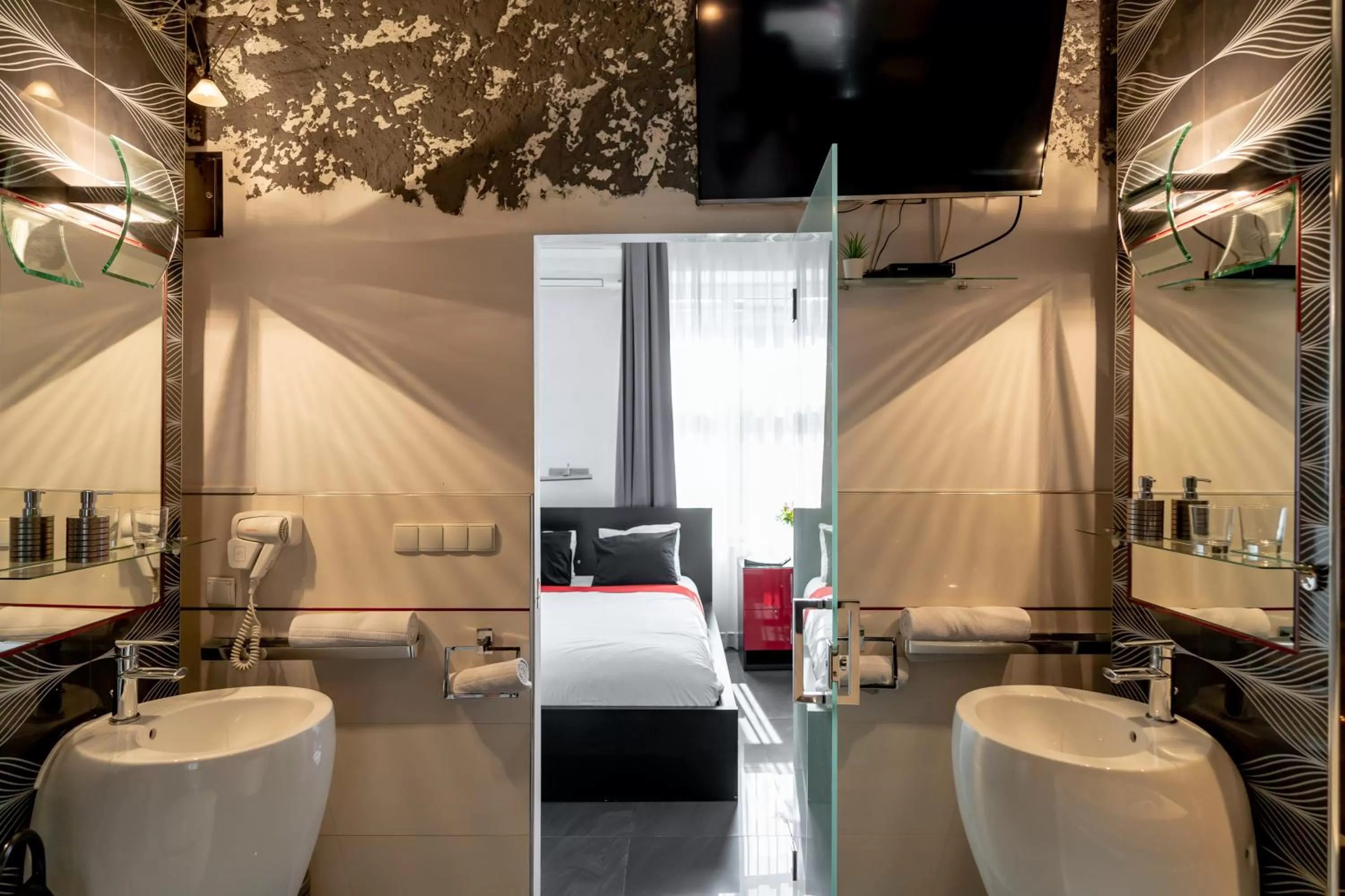 Bathroom, Bed in Komorowski Luxury Guest Rooms