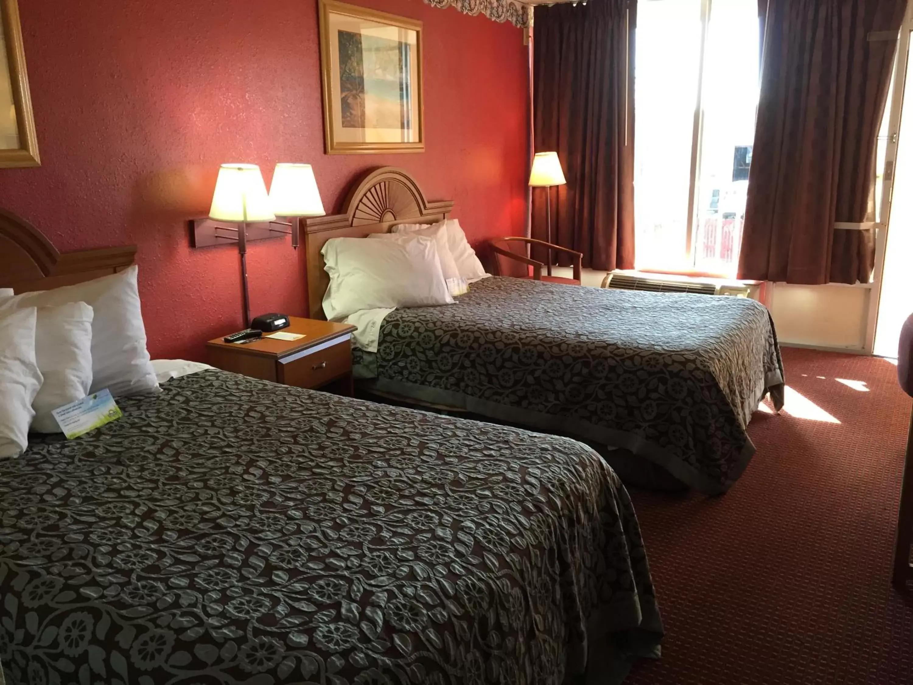 Photo of the whole room, Bed in Days Inn by Wyndham Fort Myers