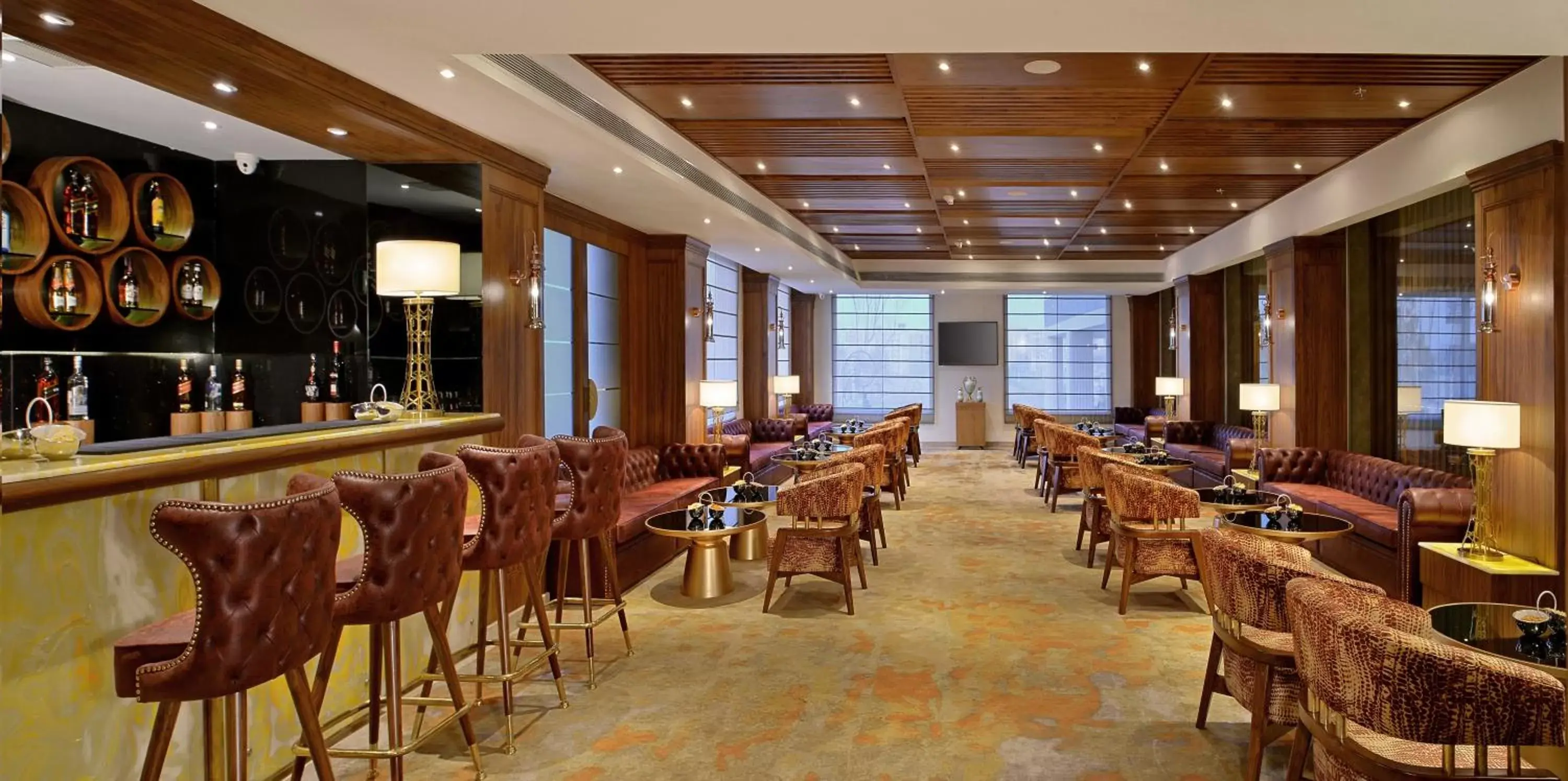 Lounge or bar, Restaurant/Places to Eat in Radisson Chandigarh Zirakpur