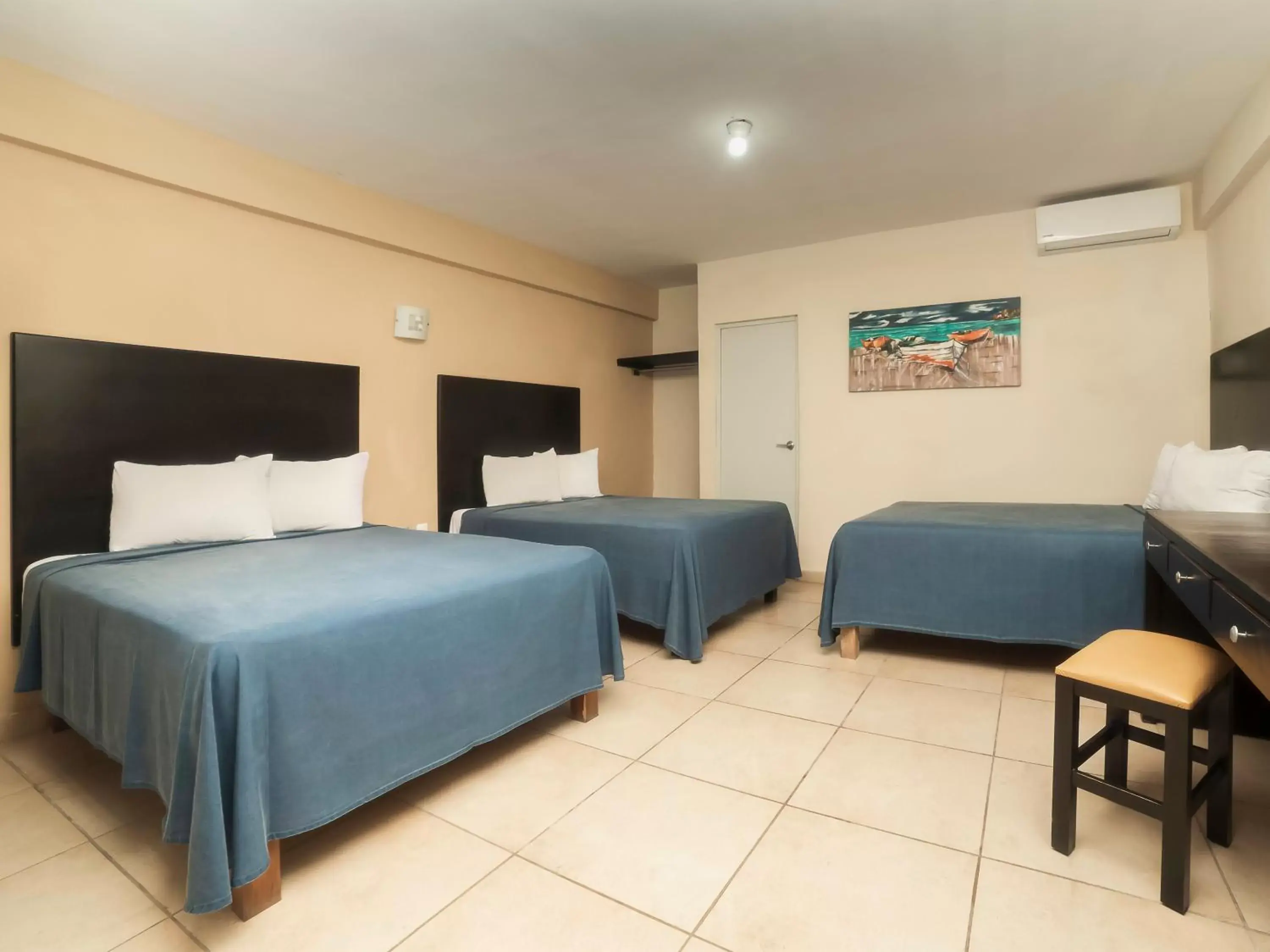 Bed in Hotel Puerto Inn