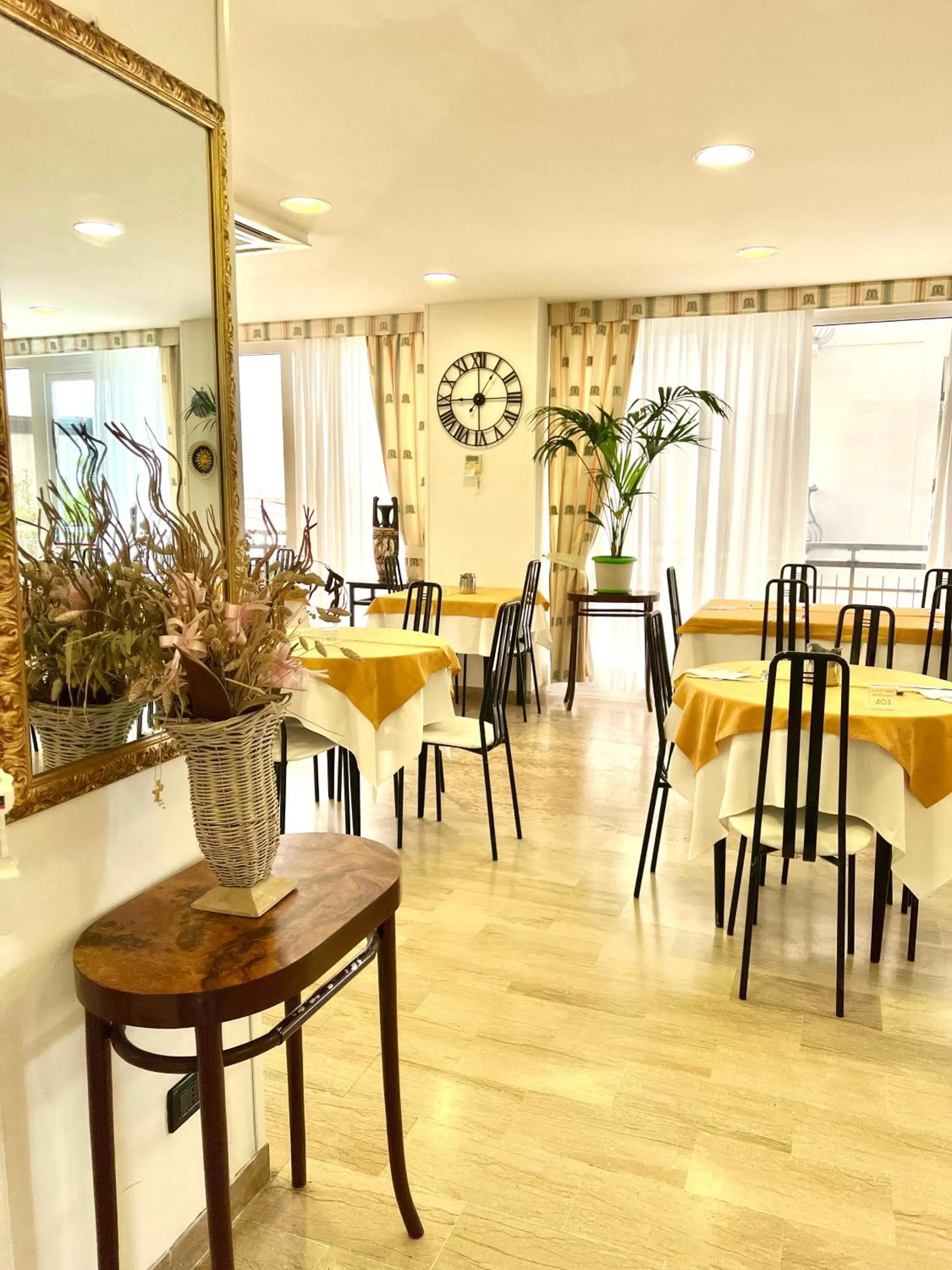 Breakfast in Hotel B&B Montecarlo