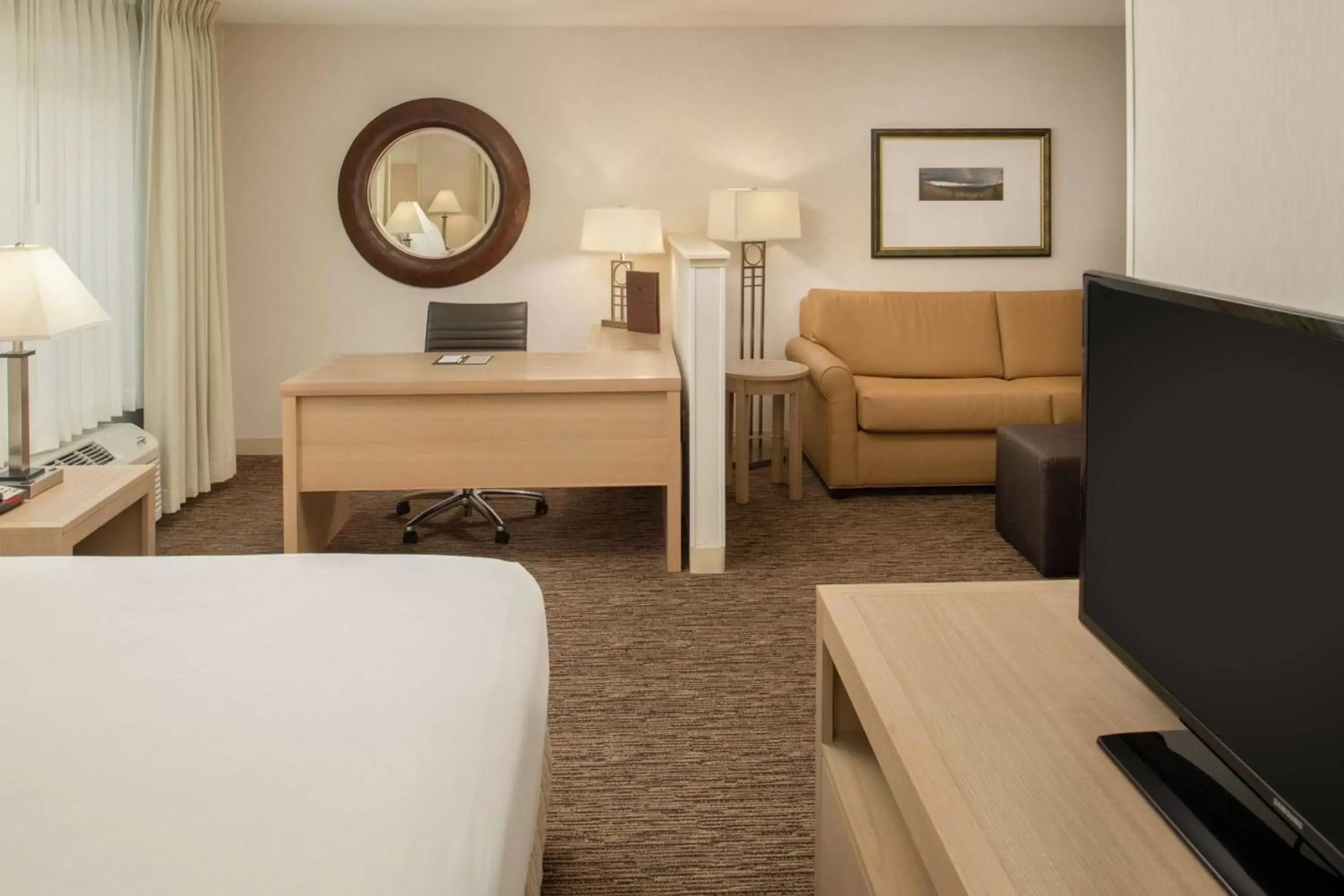 Bedroom, Seating Area in DoubleTree by Hilton Portland Tigard