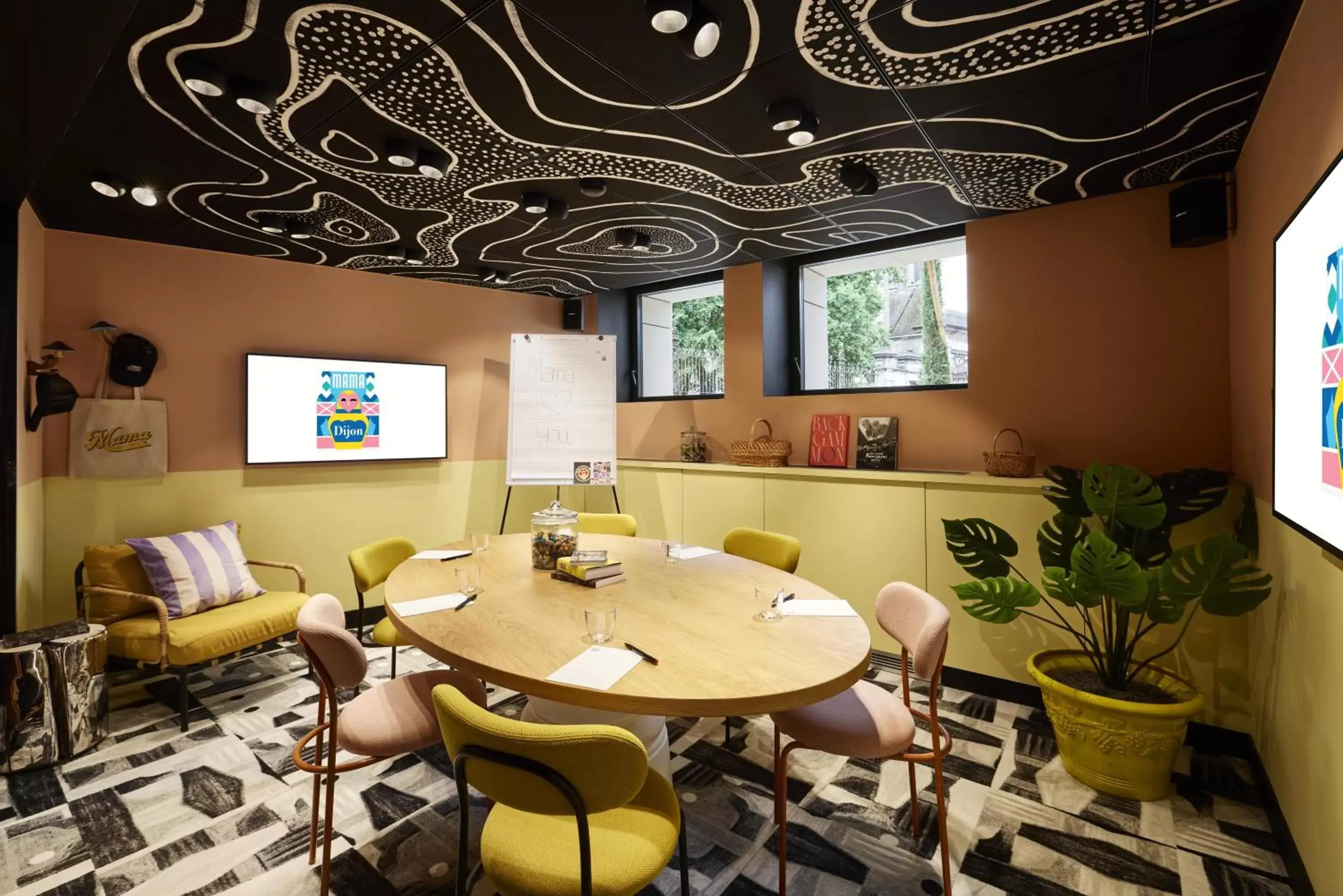 Meeting/conference room, Dining Area in Mama Shelter Dijon