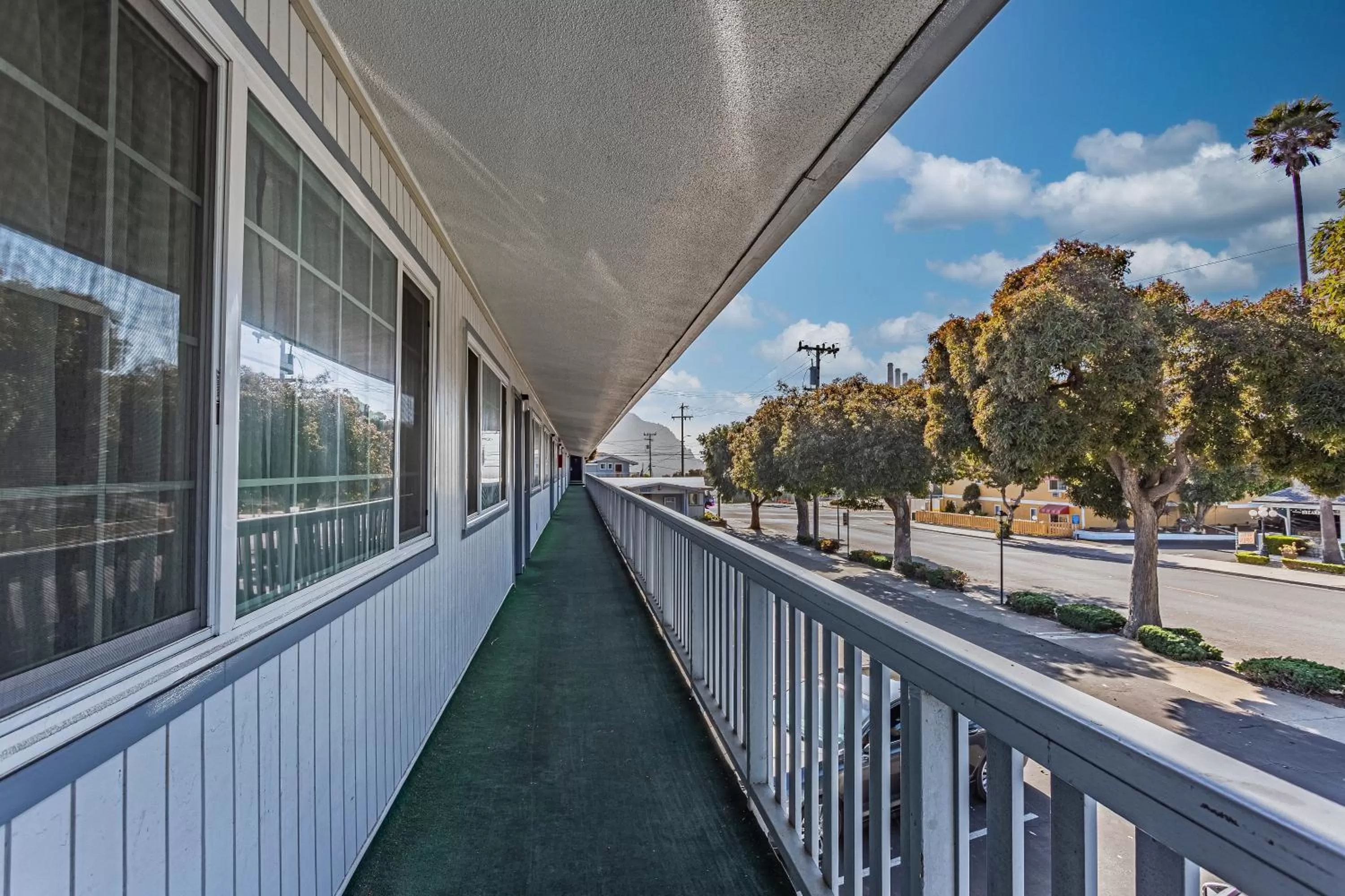 Property building in Coastal Breeze Inn