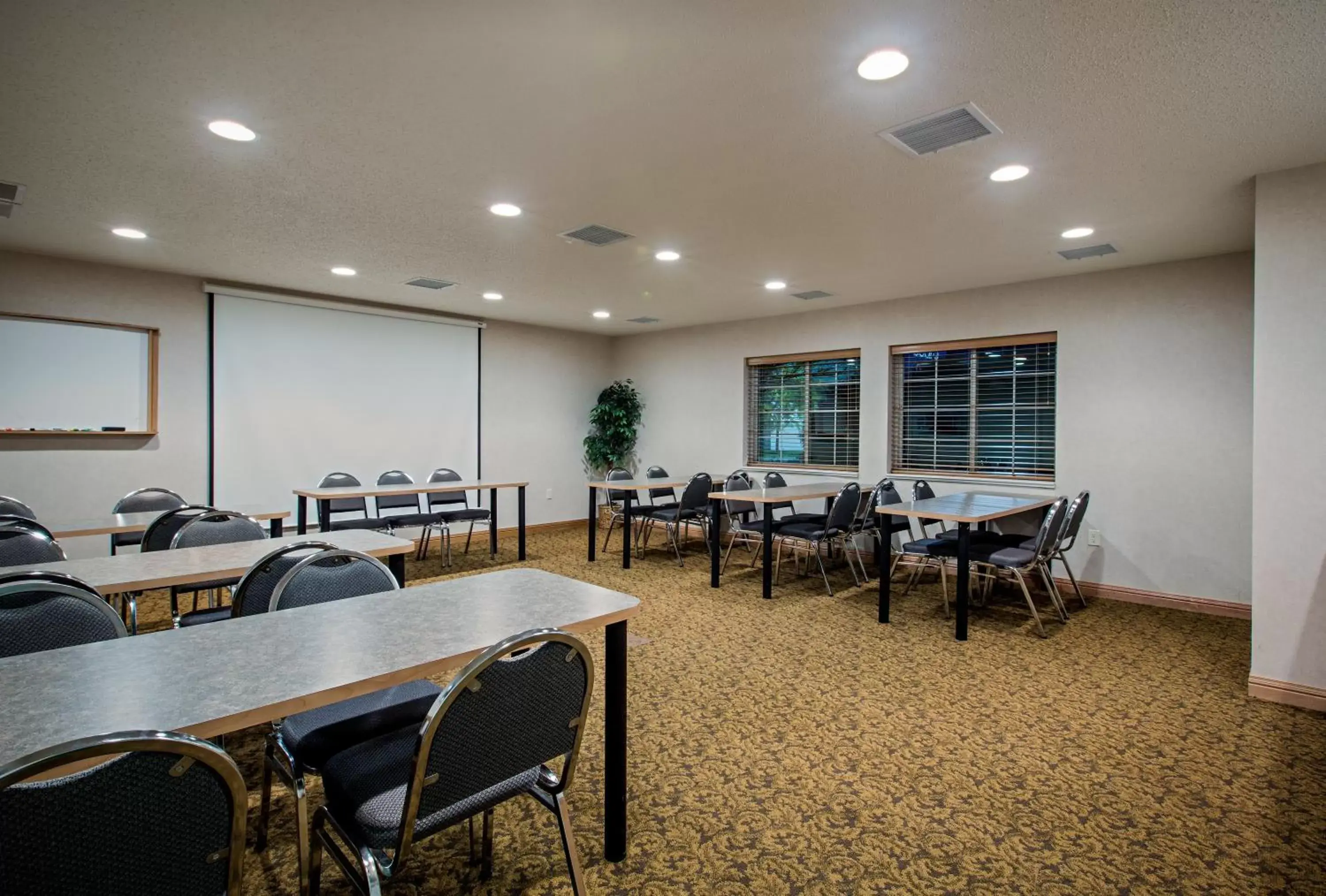 Meeting/conference room in Candlewood Suites Appleton, an IHG Hotel