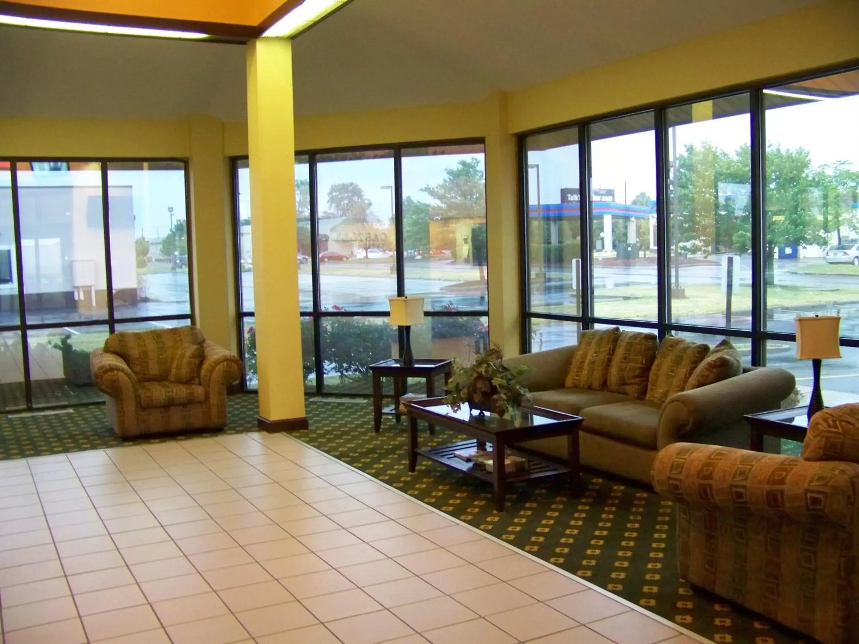 Lobby or reception, Seating Area in Days Inn by Wyndham Indianapolis Northeast