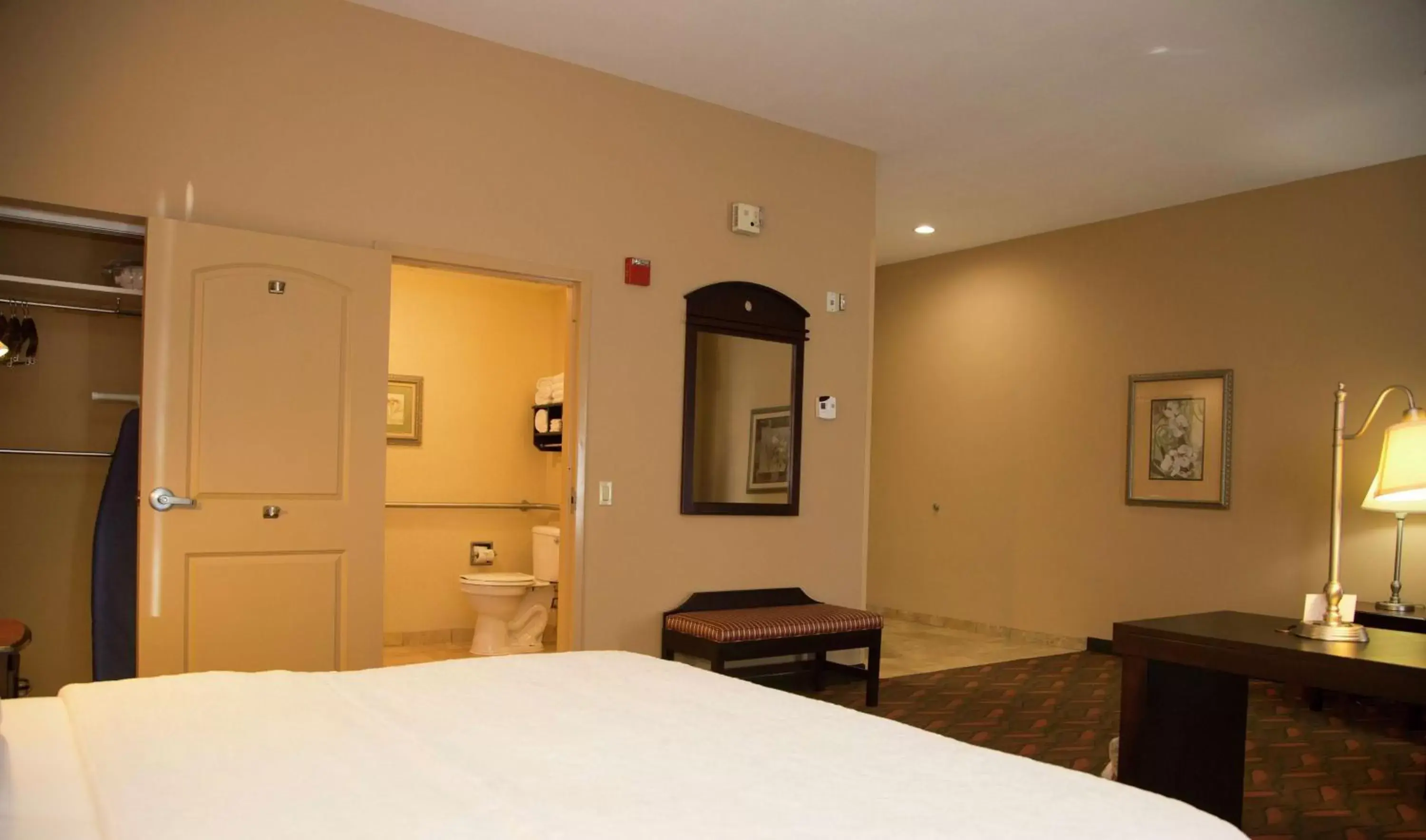 Bedroom, Bed in Hampton Inn & Suites Houston Rosenberg