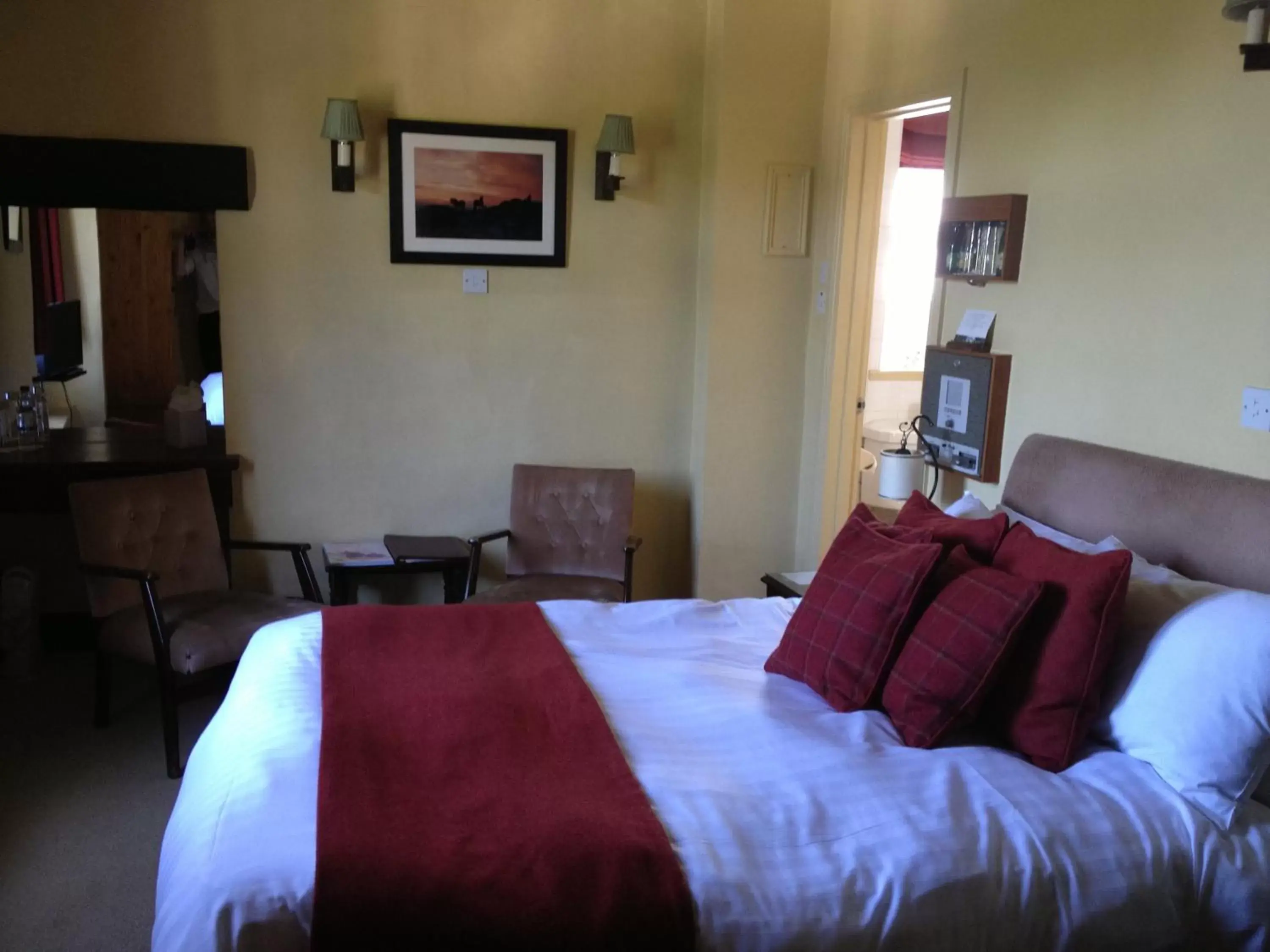 Photo of the whole room, Bed in The Rock Inn