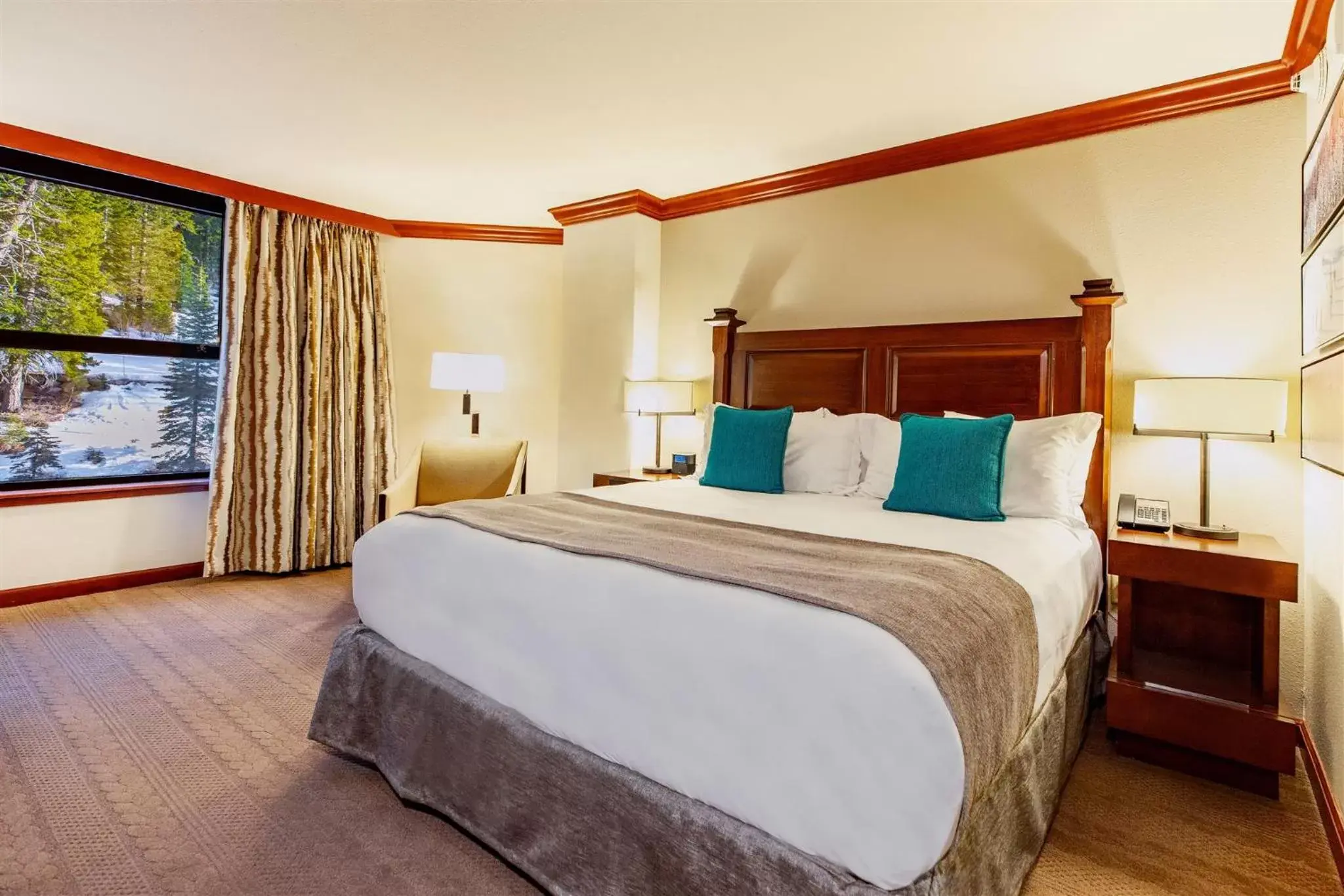 Bed in Everline Resort & Spa