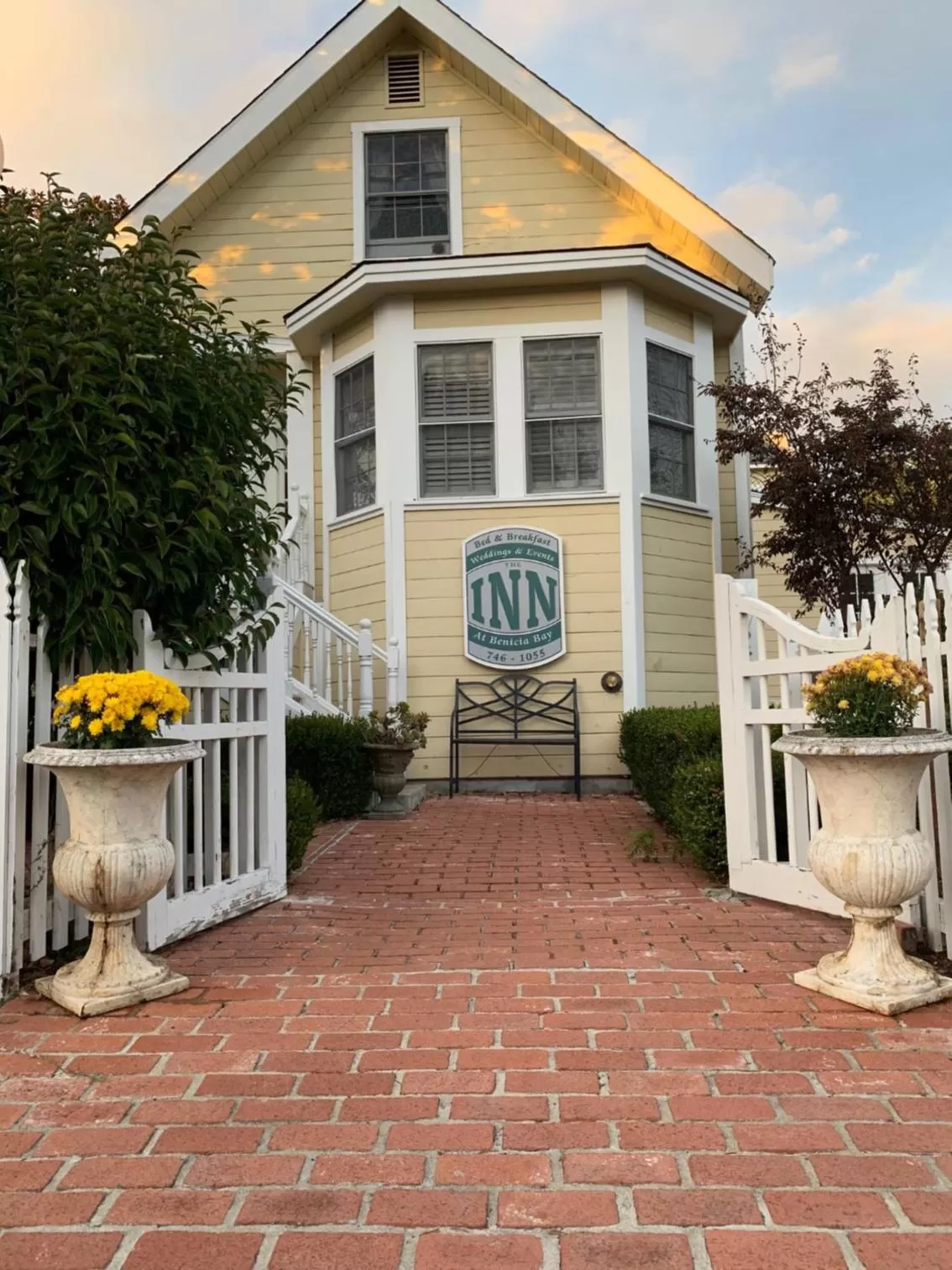 Facade/entrance, Property Building in The Inn at Benicia Bay