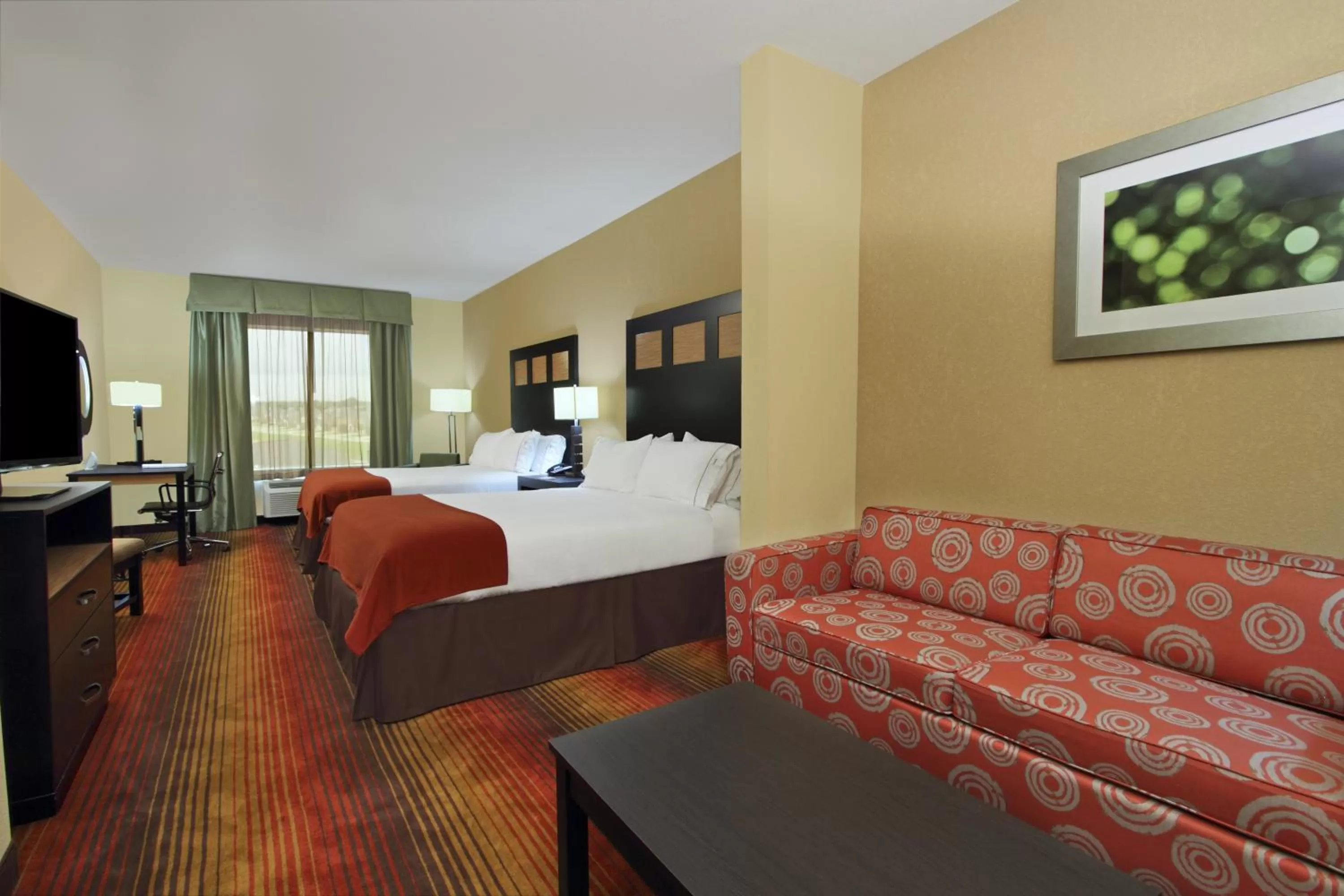 Bedroom, Bed in Holiday Inn Express & Suites Houston East - Baytown by IHG