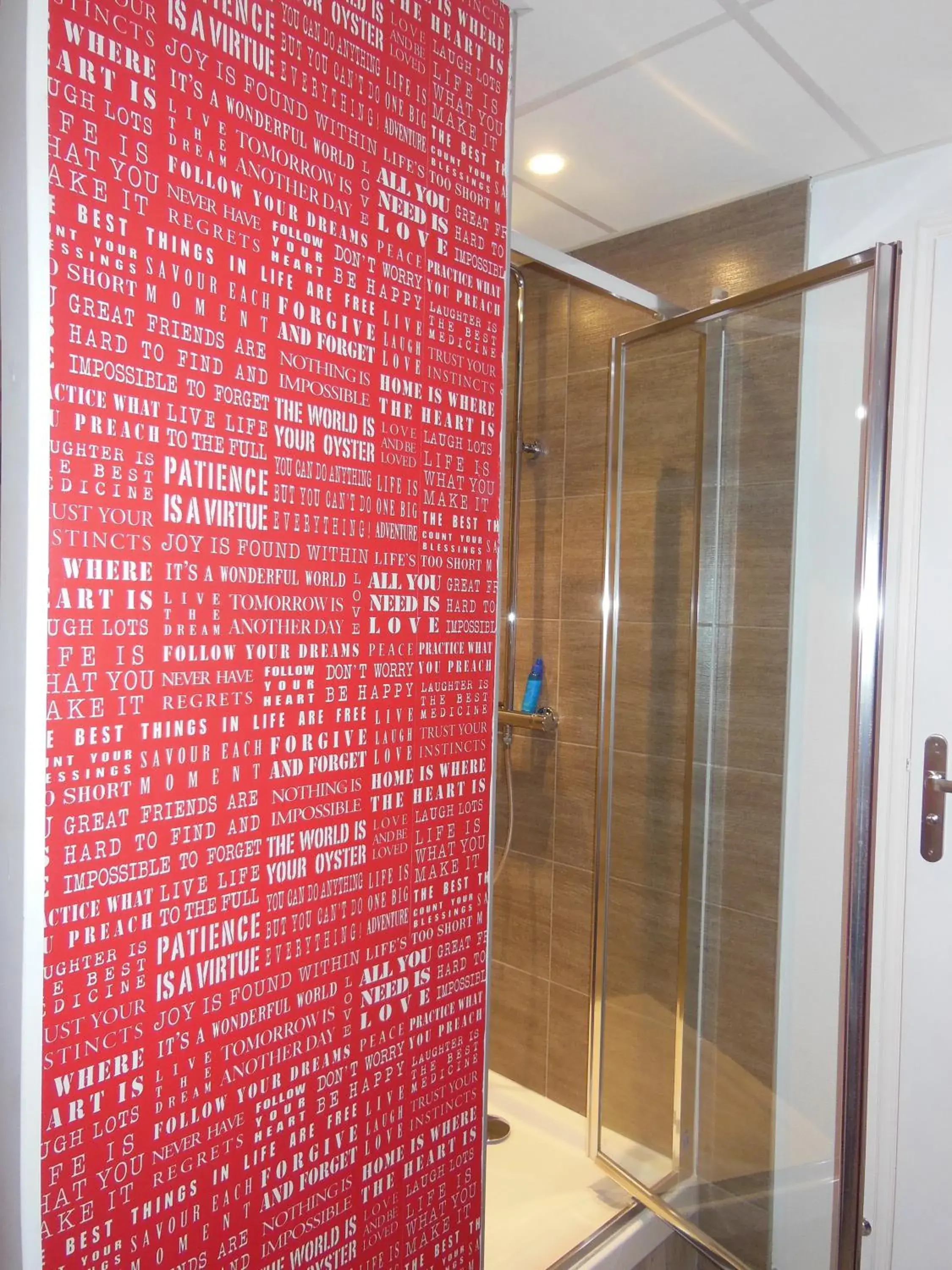 Bathroom in Hôtel Le Glacier