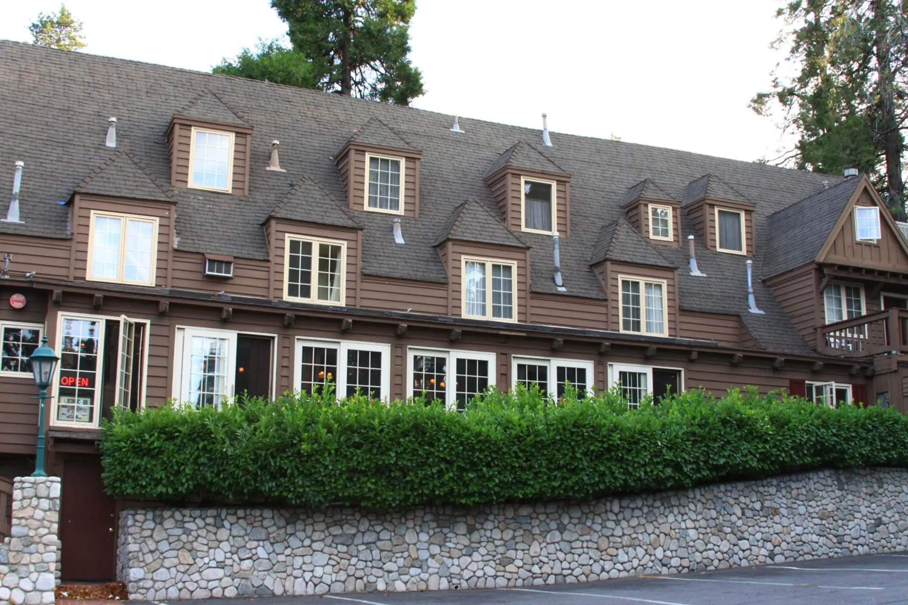Property building in Saddleback Inn at Lake Arrowhead Property building in Saddleback Inn at Lake Arrowhead