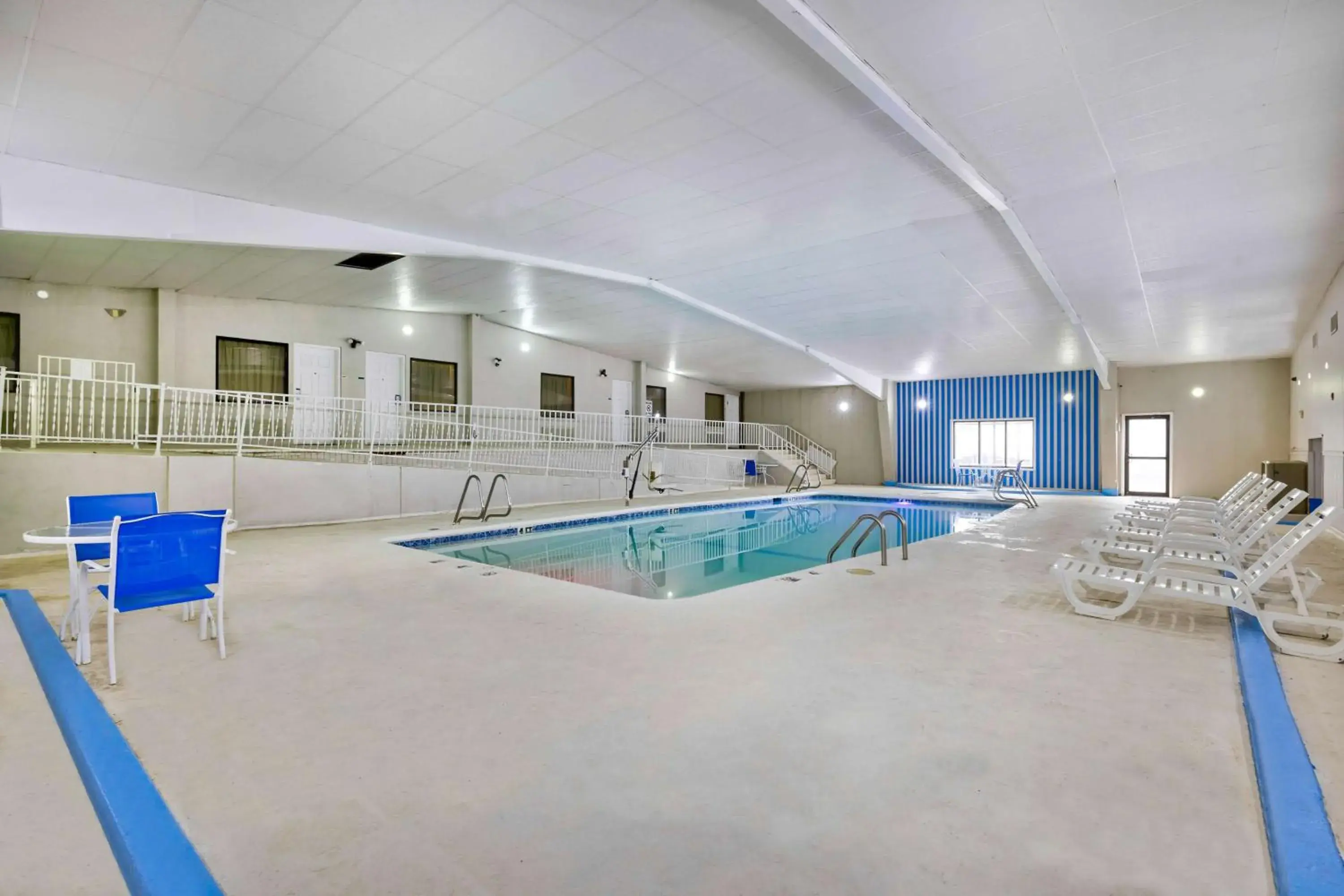 Pool view, Swimming Pool in Motel 6 - Bartlesville, OK