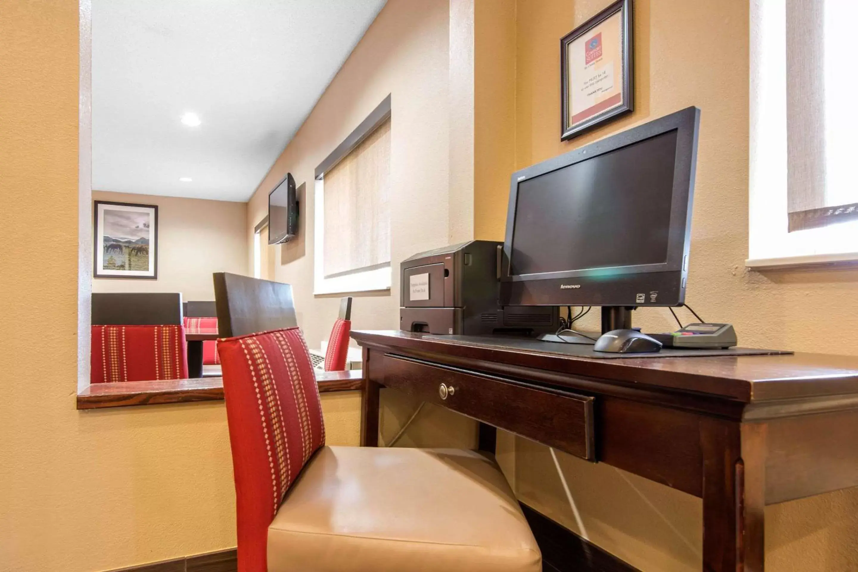 On site, TV/Entertainment Center in Comfort Suites Rochester Henrietta University Area