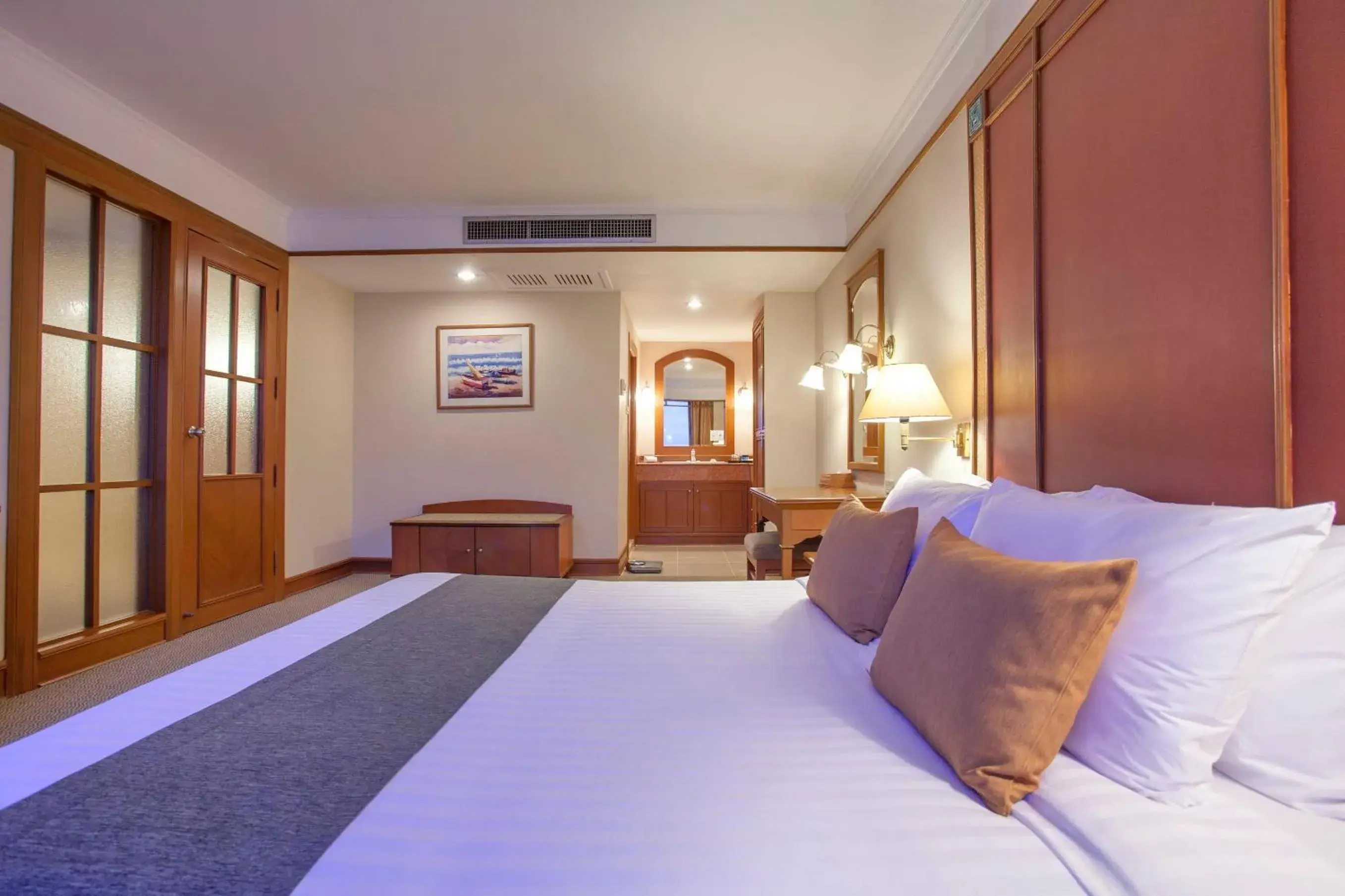 Bed in Cholchan Pattaya Beach Resort - SHA Extra Plus