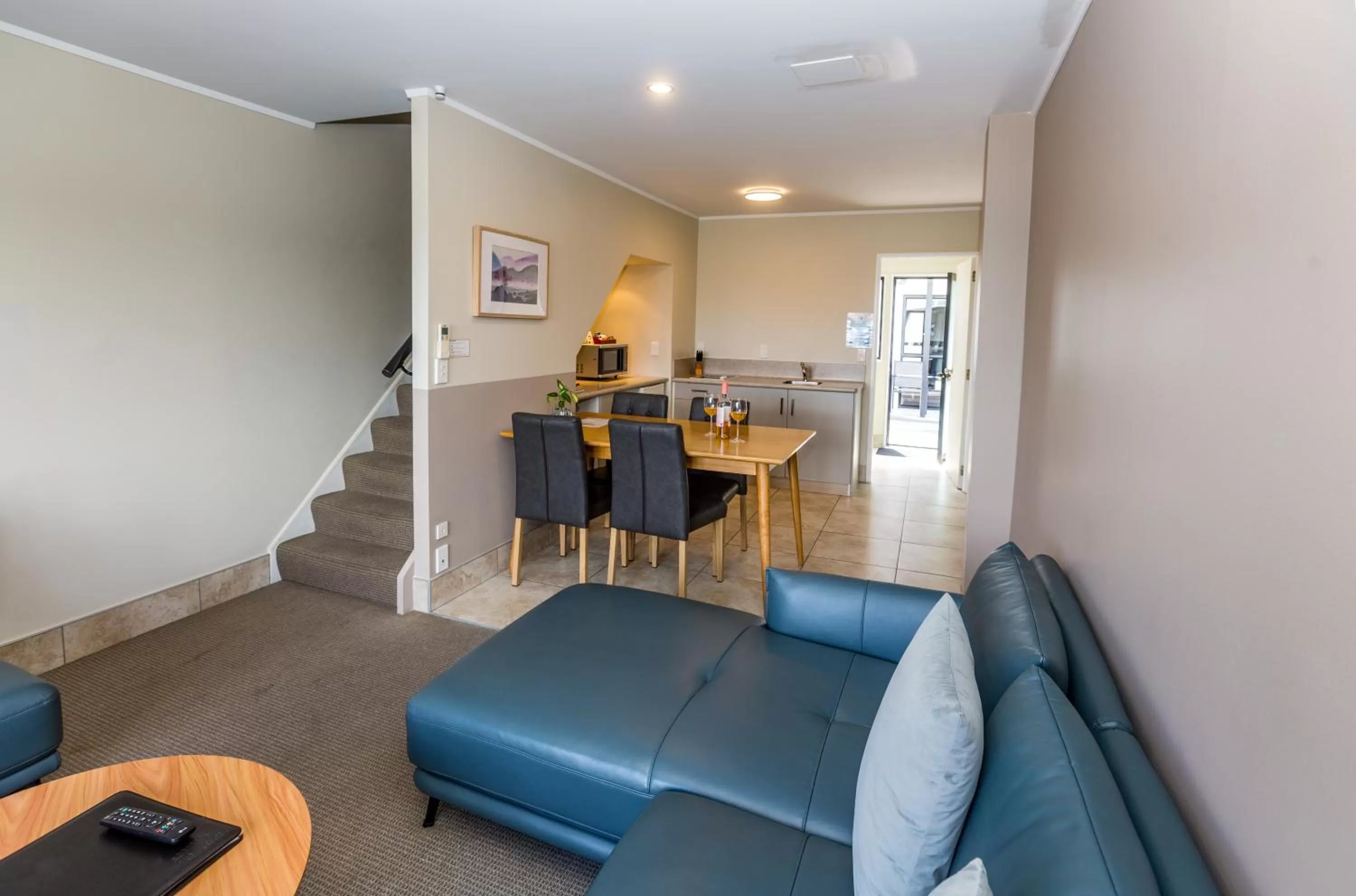 Living room in Le Chalet Suisse Motel Taupo