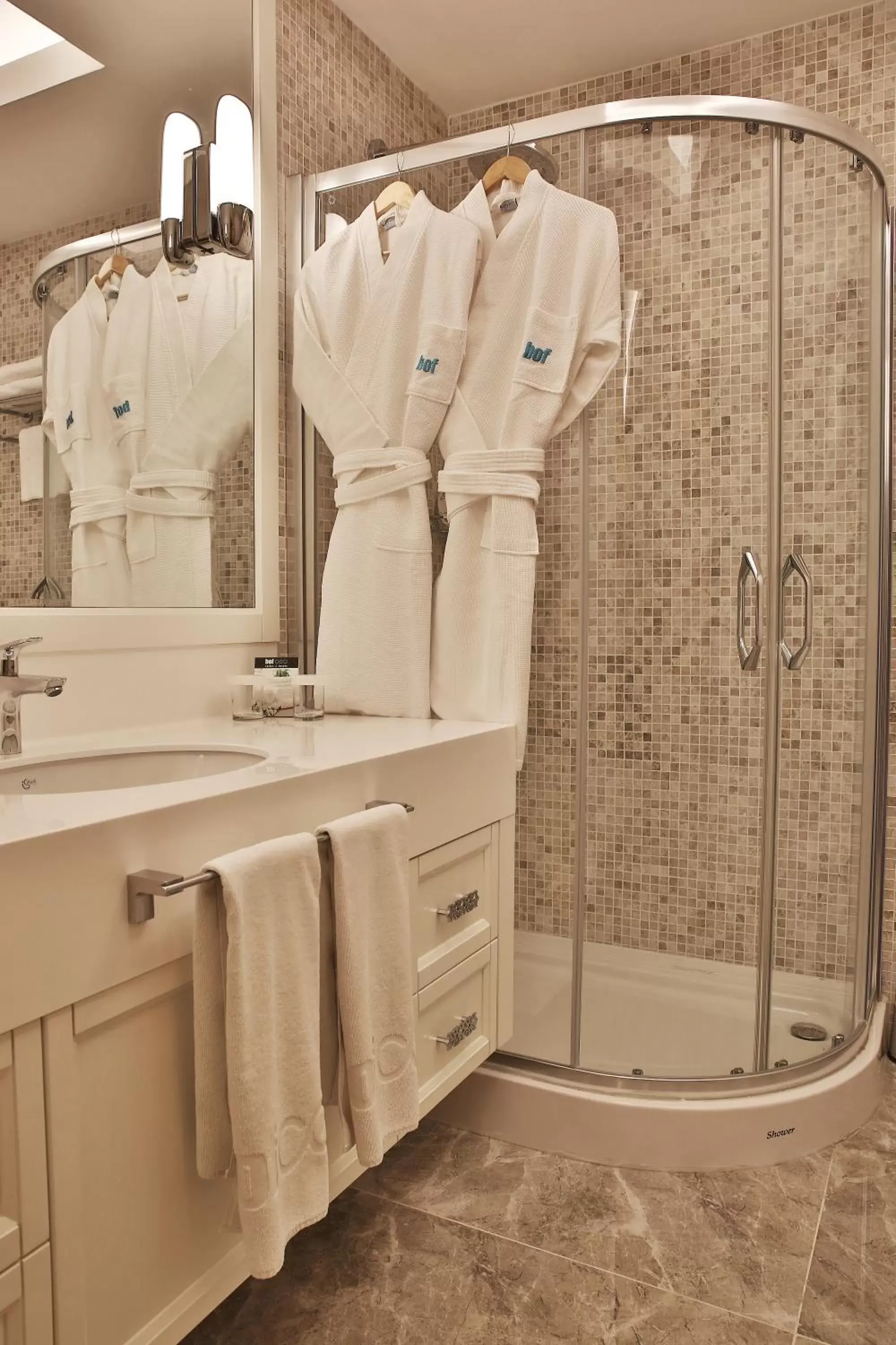 Shower, Bathroom in Bof Hotels Ceo Suites Atasehir