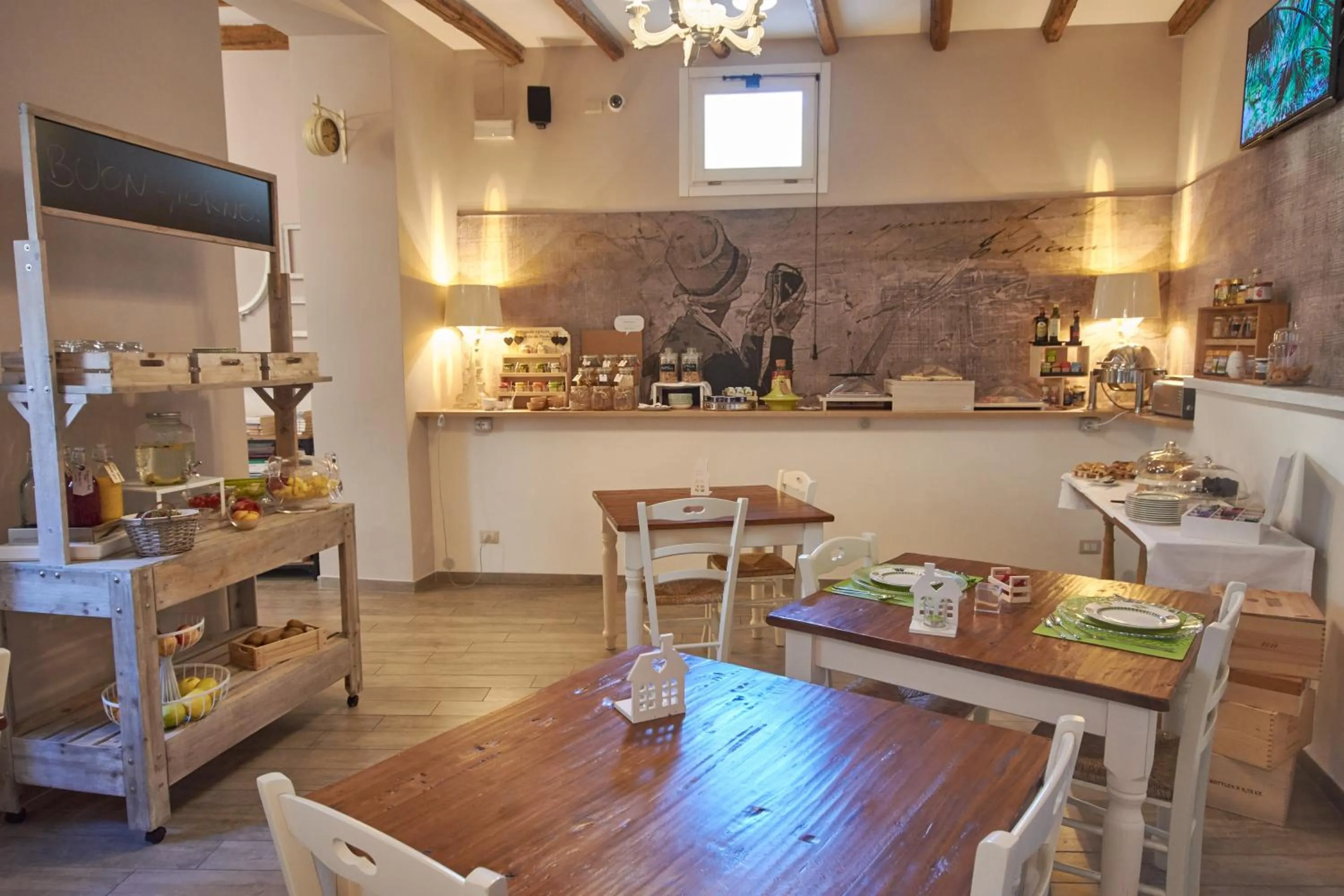 Restaurant/places to eat in Cas'E Charming House