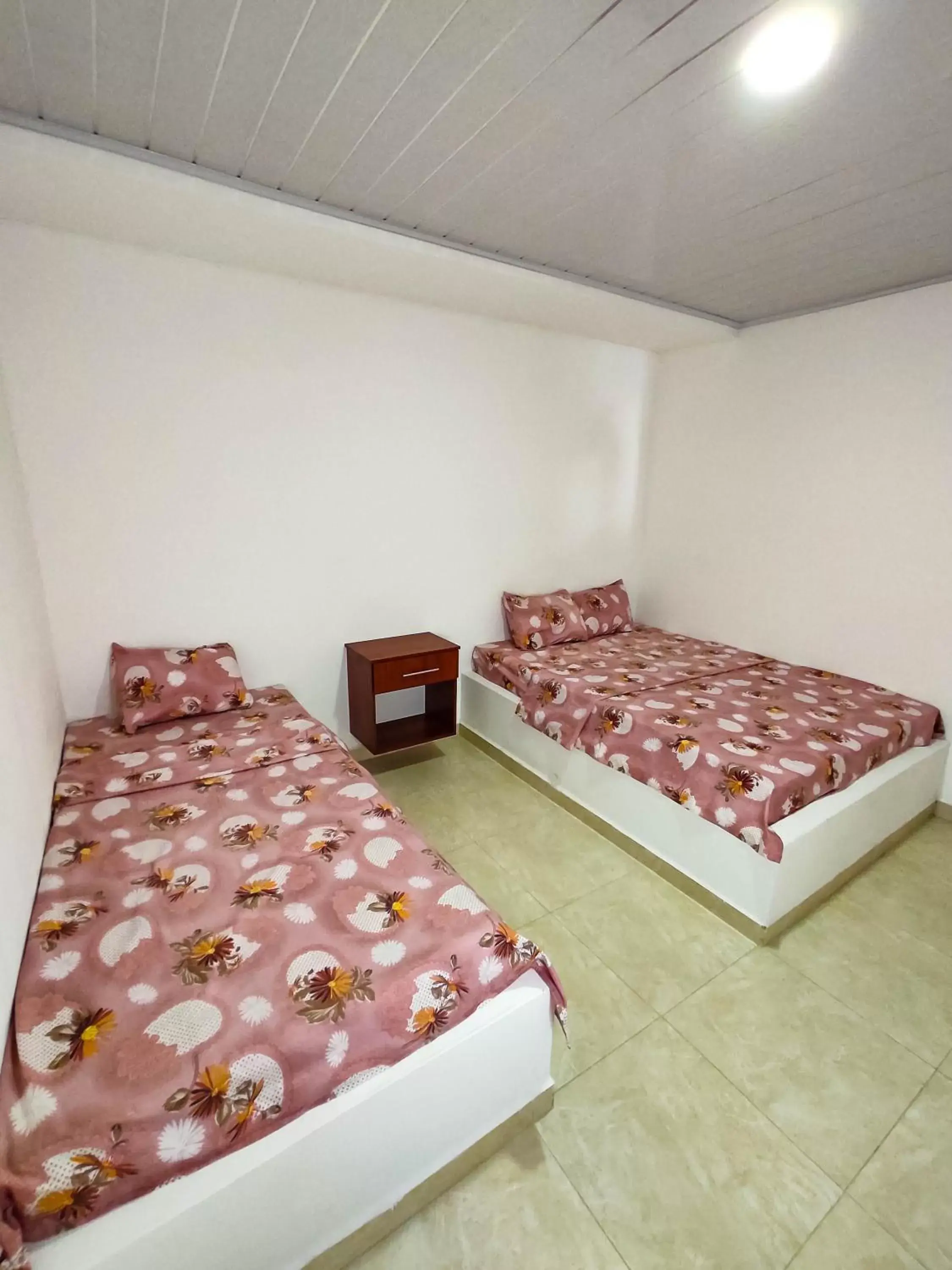 Standard Twin Room in Hotel Central Fusa Standard Twin Room in Hotel Central Fusa