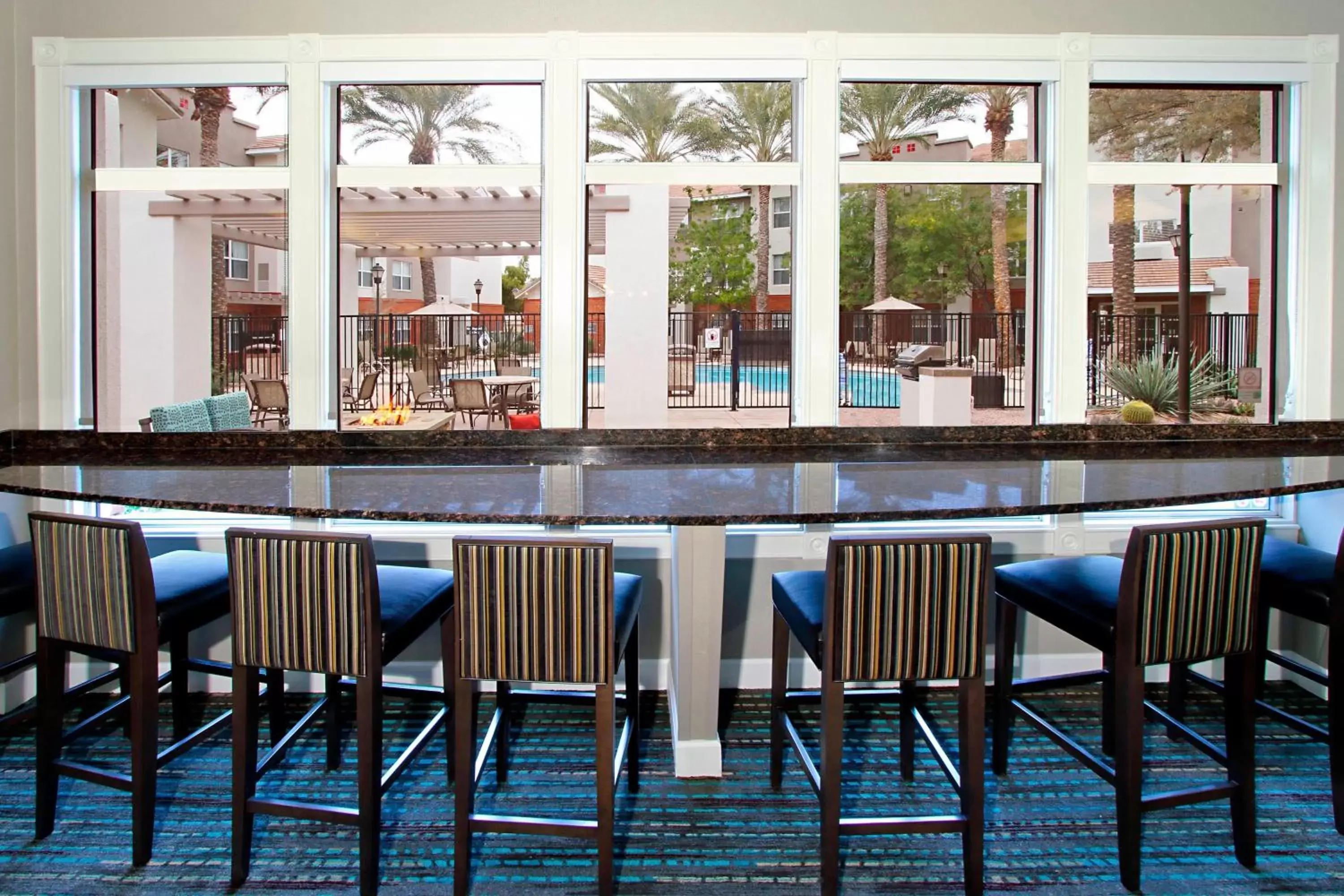 Breakfast, Lounge/Bar in Residence Inn Scottsdale North