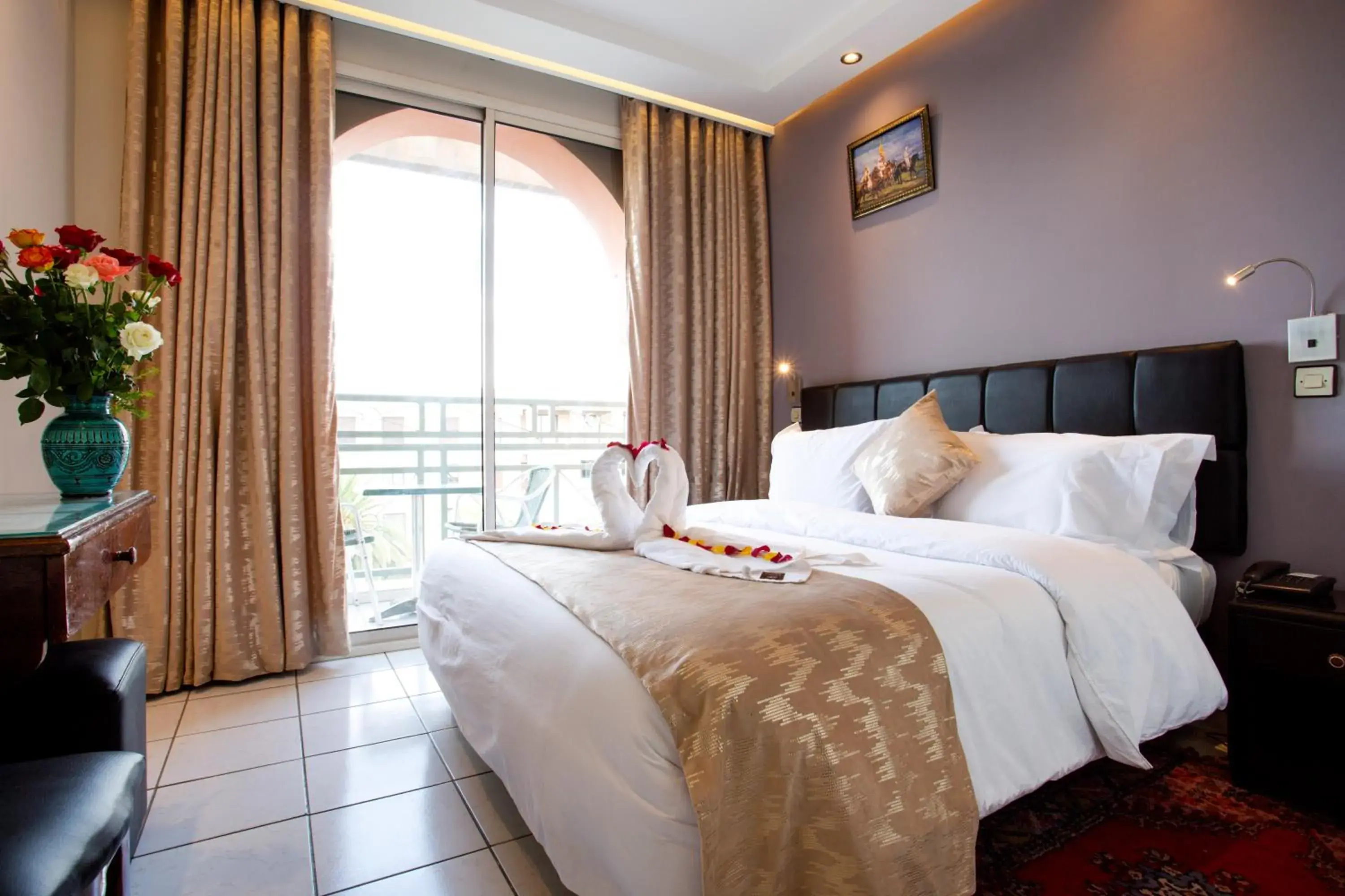 Quiet street view, Bed in Hotel Akabar Quiet street view, Bed in Hotel Akabar