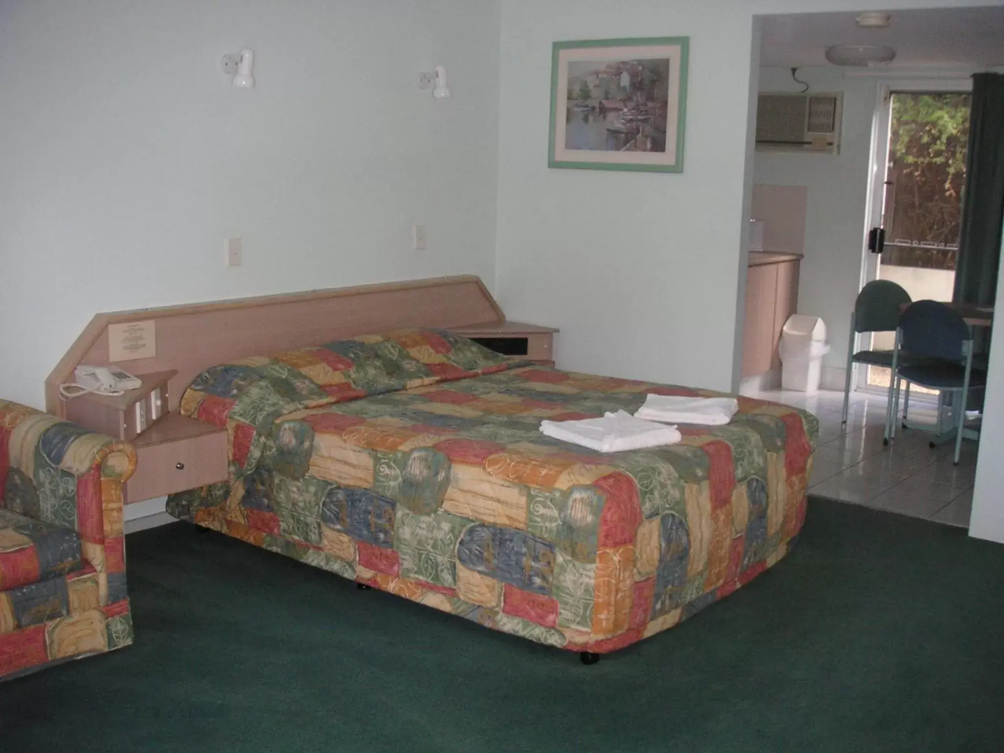 Bedroom, Bed in Runaway Bay Motor Inn