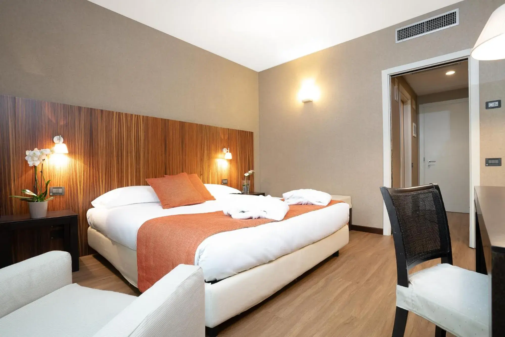 Bedroom, Bed in Hotel Viest