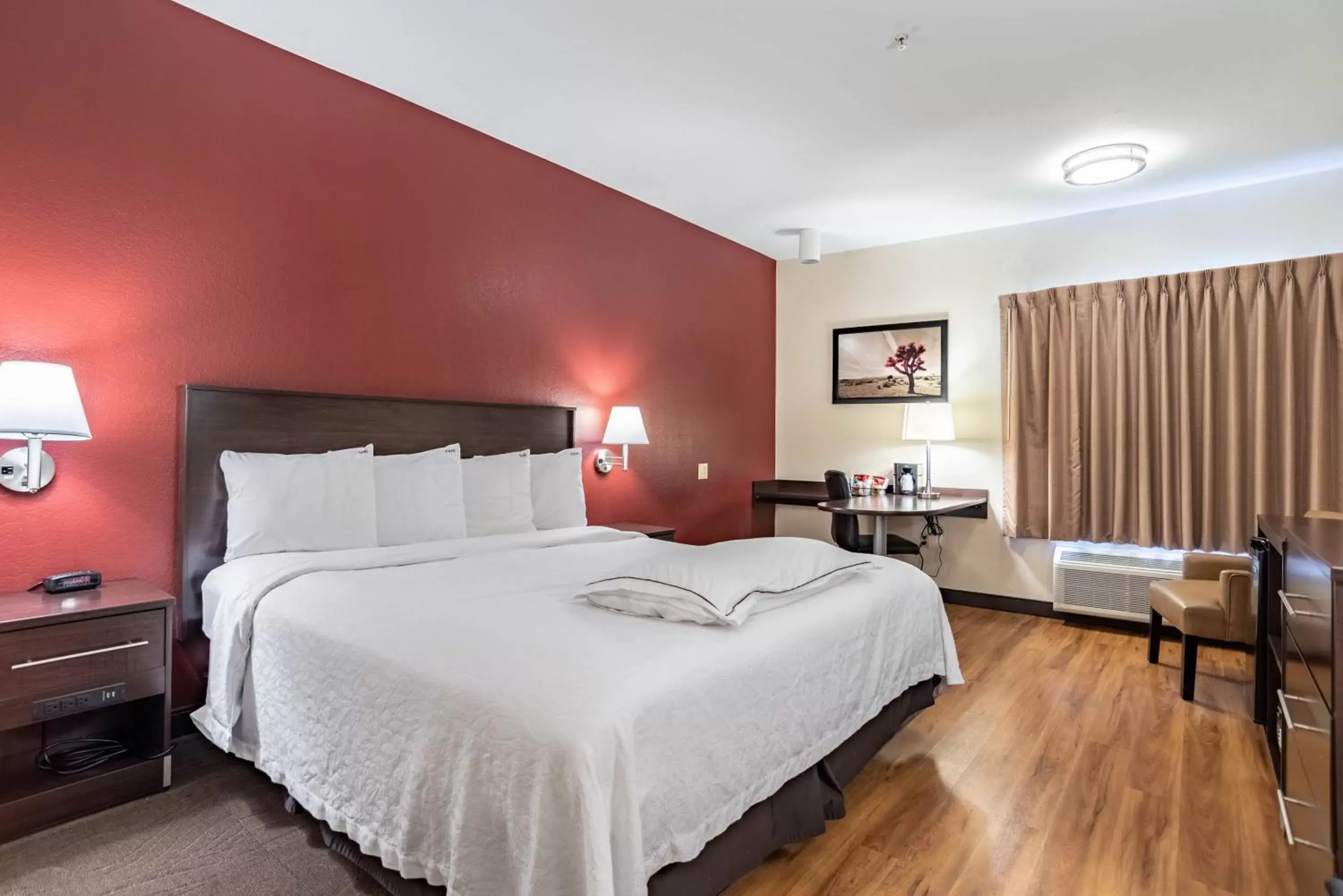 Photo of the whole room, Bed in Red Roof Inn PLUS+ San Antonio Downtown - Riverwalk