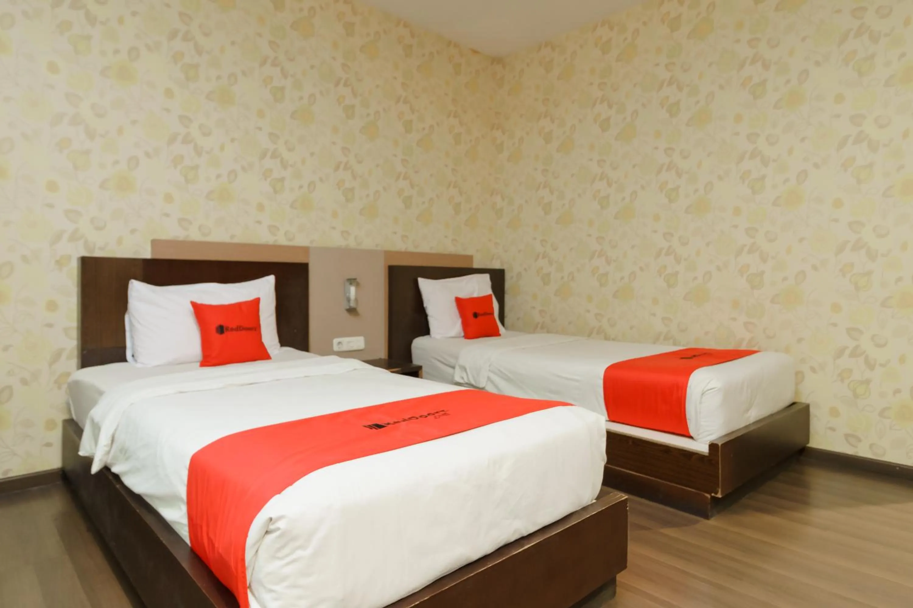 Standard Twin Room in Collection O Cikarang Near Pollux Mall Formerly Hotel Pesona Cikarang