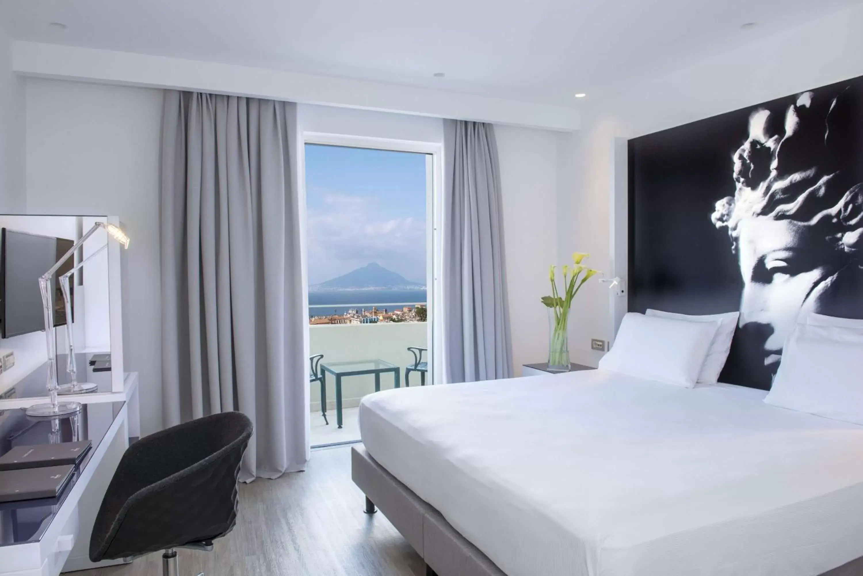 Bedroom, Mountain View in Hilton Sorrento Palace