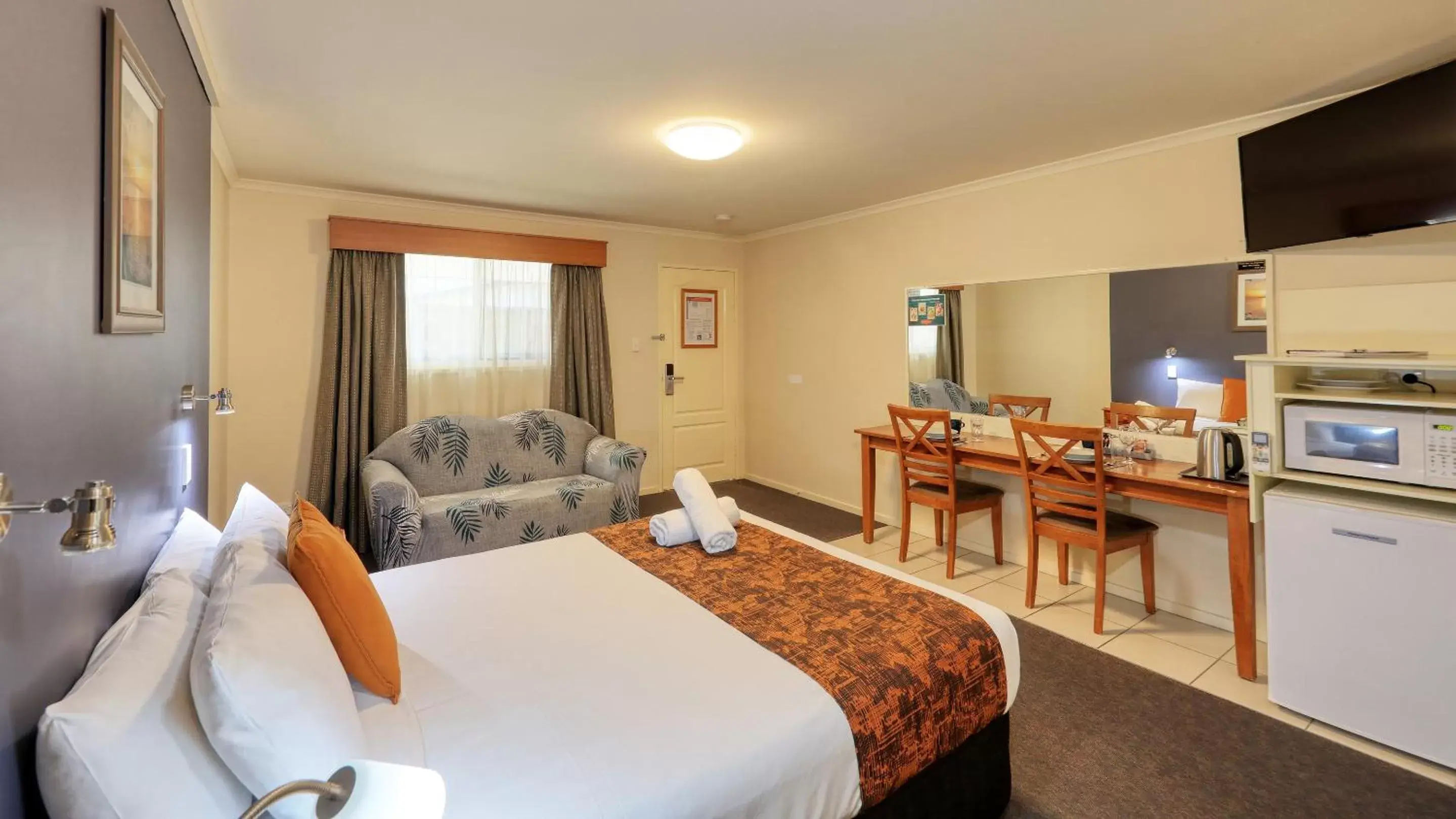 TV and multimedia in Best Western Caboolture Gateway Motel